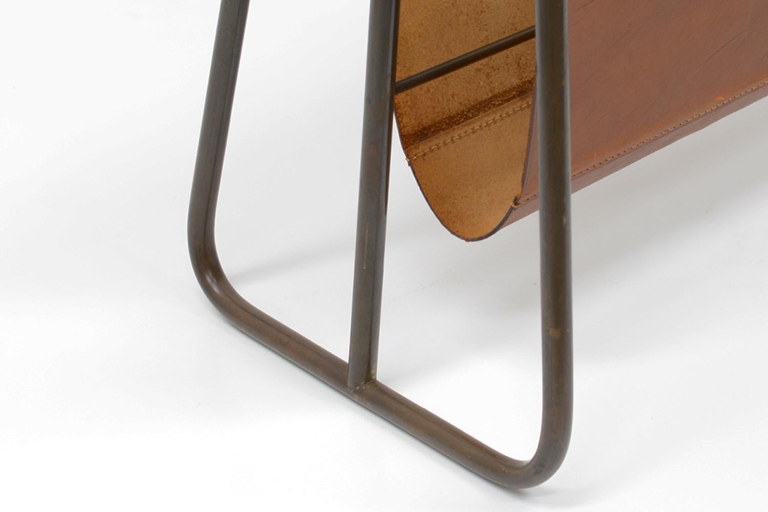 Leather and Brass Magazine Rack, Carl Auböck for Auböck Werkstätte, Vienna 50s In Good Condition In Landgraaf, NL