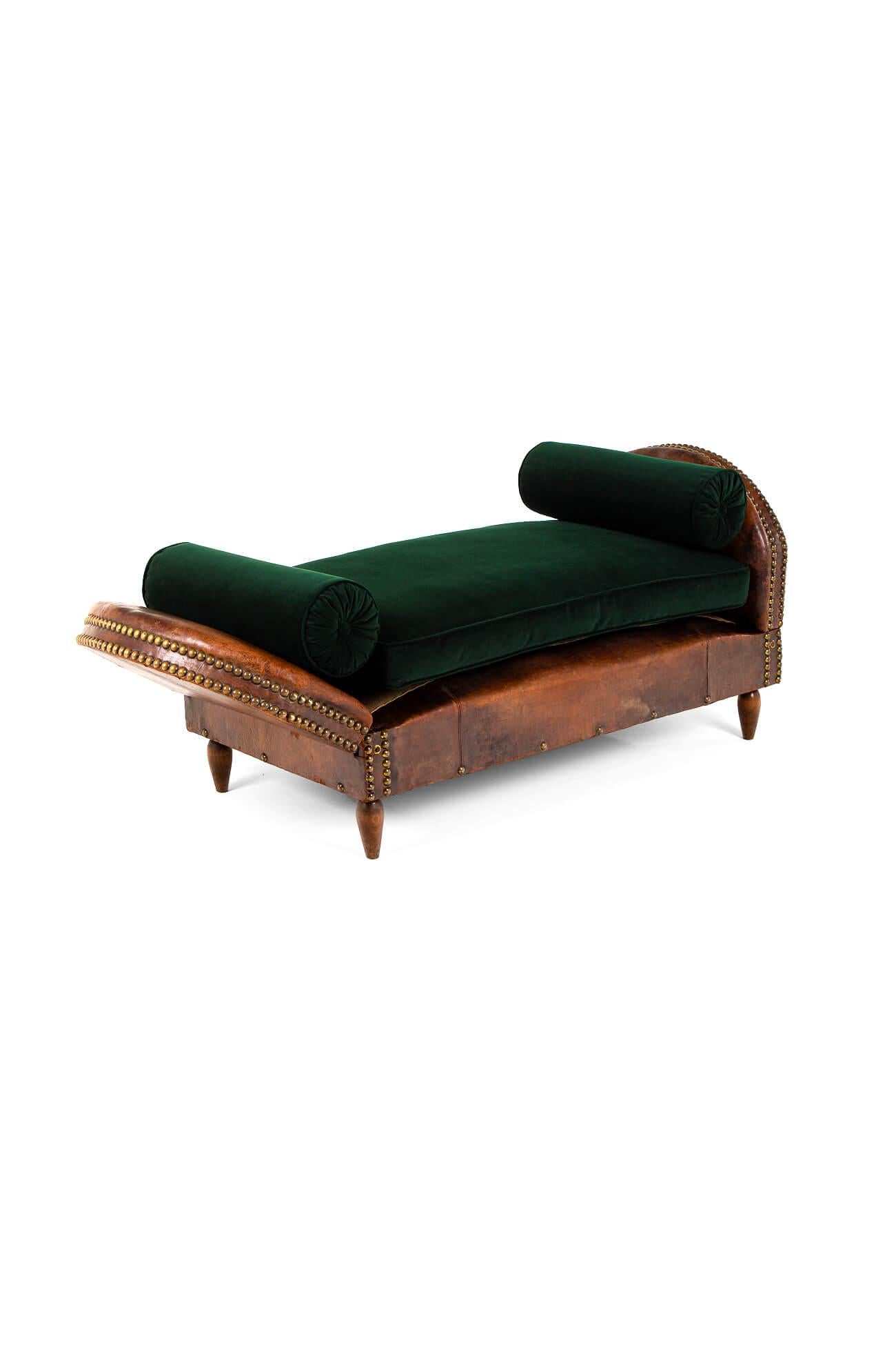 Leather and Brass studded Day bed For Sale 3