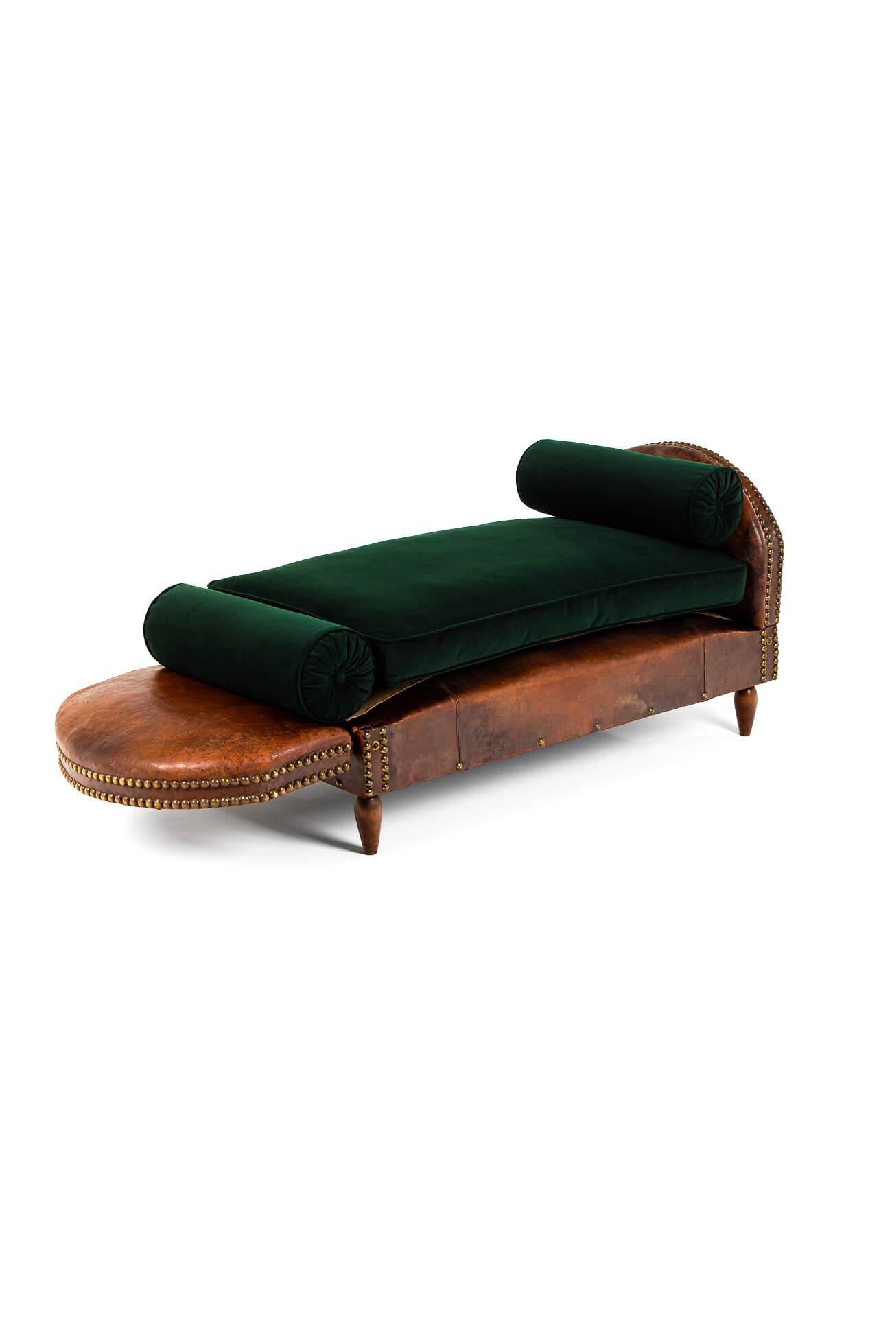 Leather and Brass studded Day bed For Sale 1