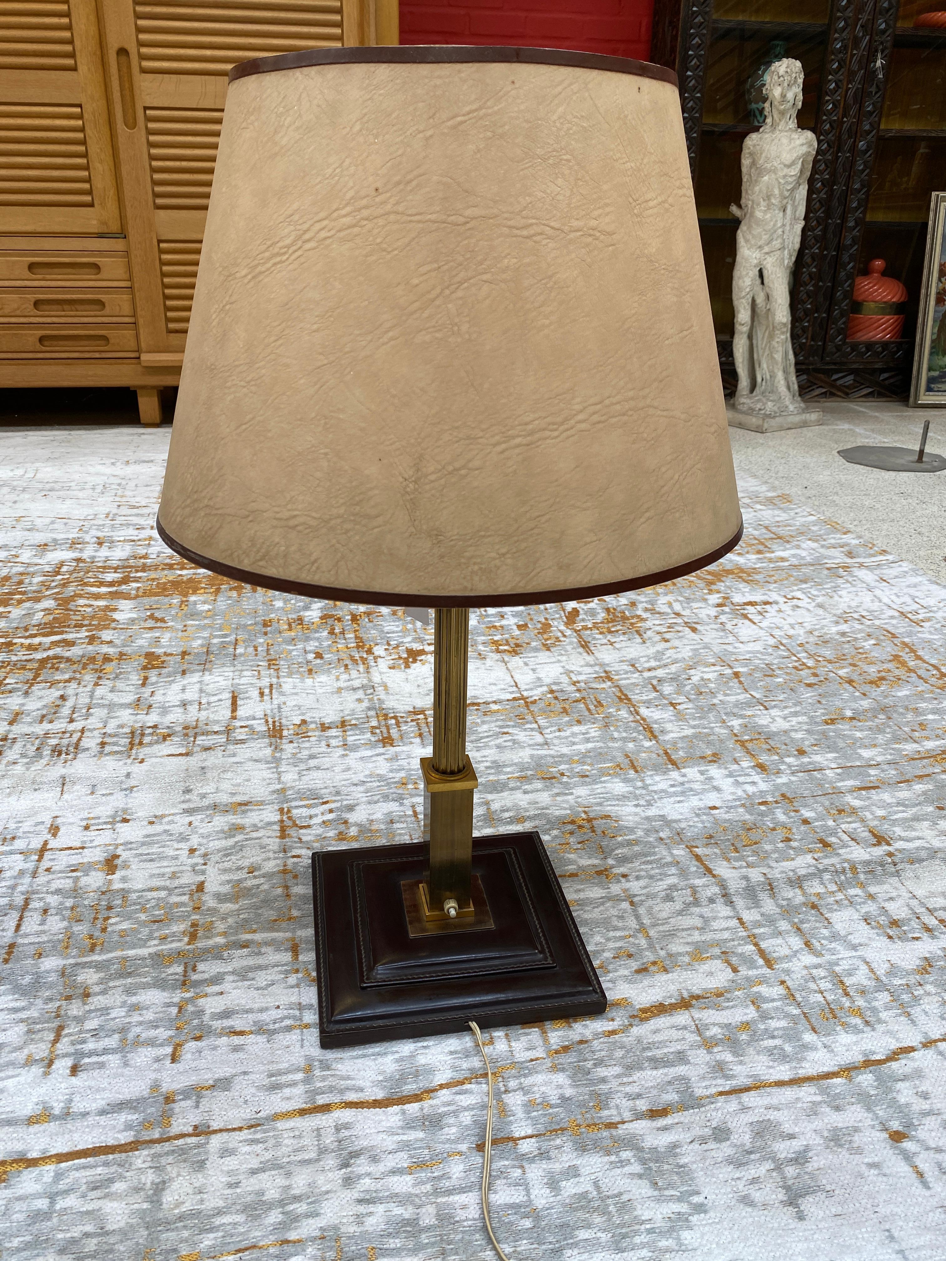 Leather and Brass Table Lamp Attributed to Jacques Adnet, circa 1950 In Good Condition For Sale In Saint-Ouen, FR