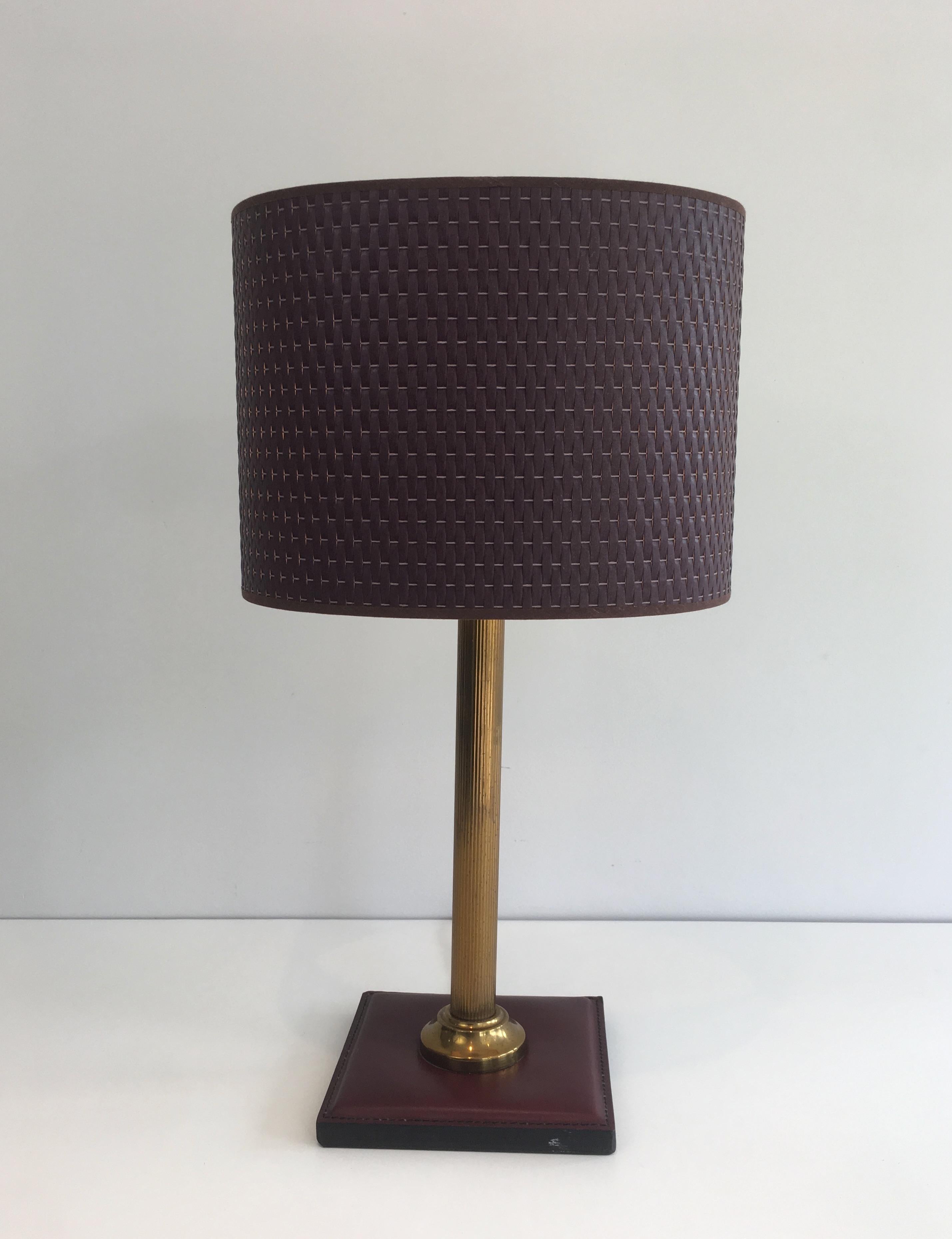 Leather and Brass Table Lamp, French, circa 1970 In Good Condition In Marcq-en-Barœul, Hauts-de-France