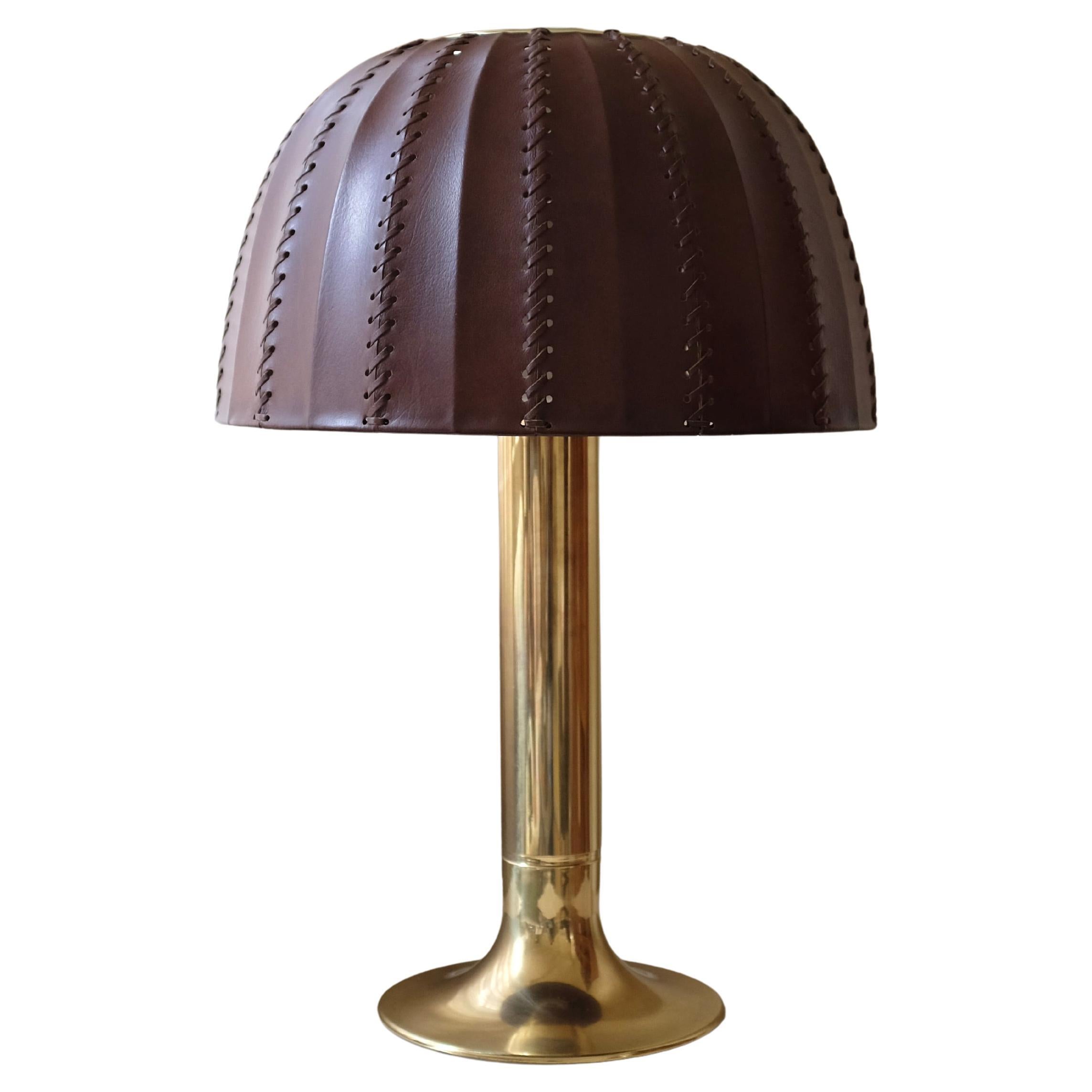 Lampe de table en cuir et laiton Model B204 par Hans-Agne Jakobsson en vente