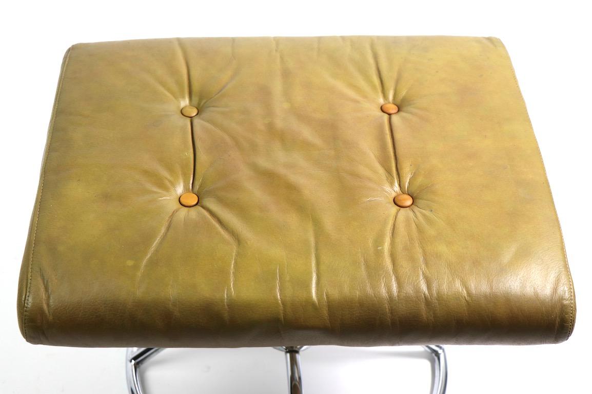 Leather and Chrome Ottoman by Plycraft In Good Condition In New York, NY