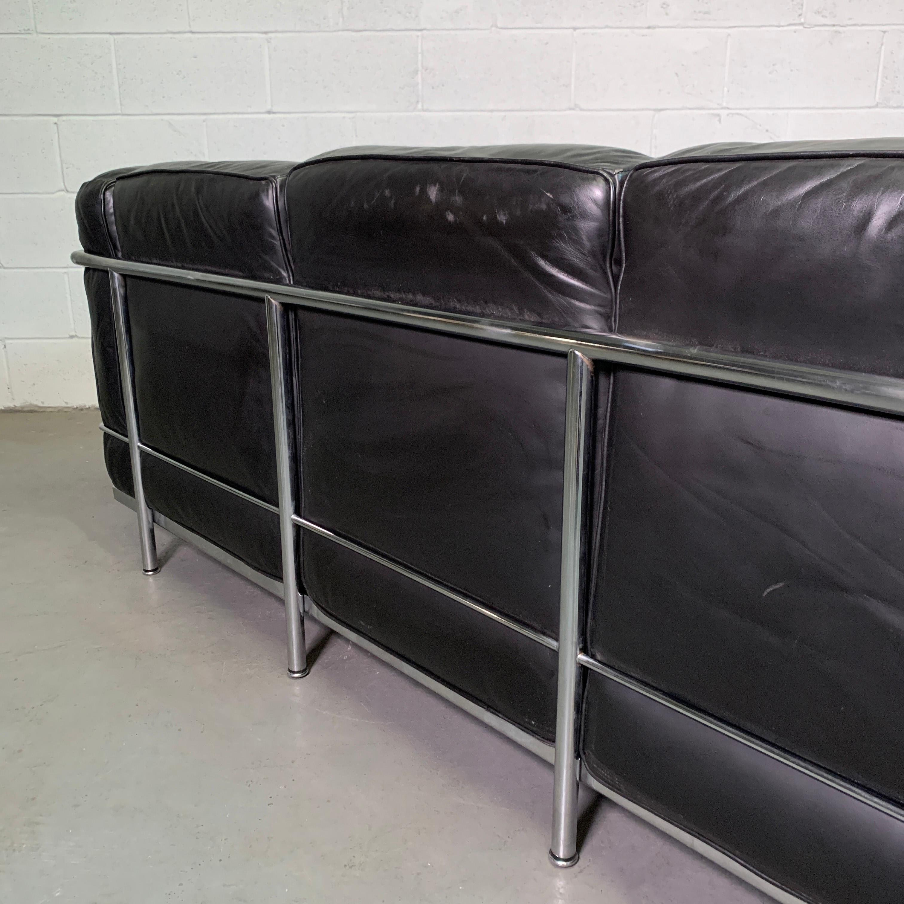 Leather and Chrome Three Seat LC2 Sofa by Le Corbusier for Cassina For Sale 4