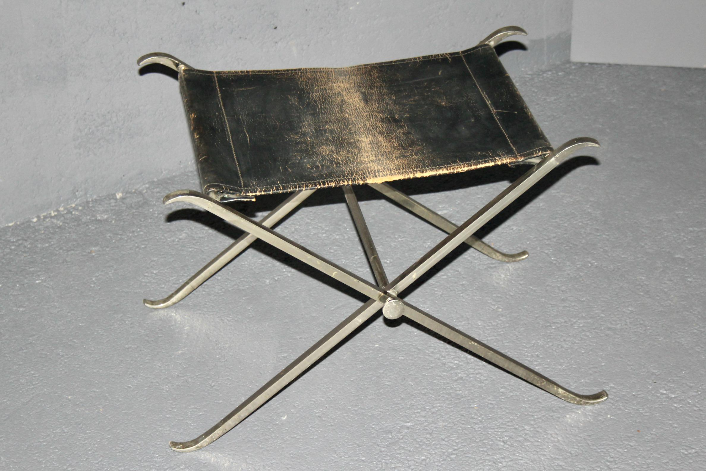 Hocker aus Leder und verchromtem Metall im Angebot 3