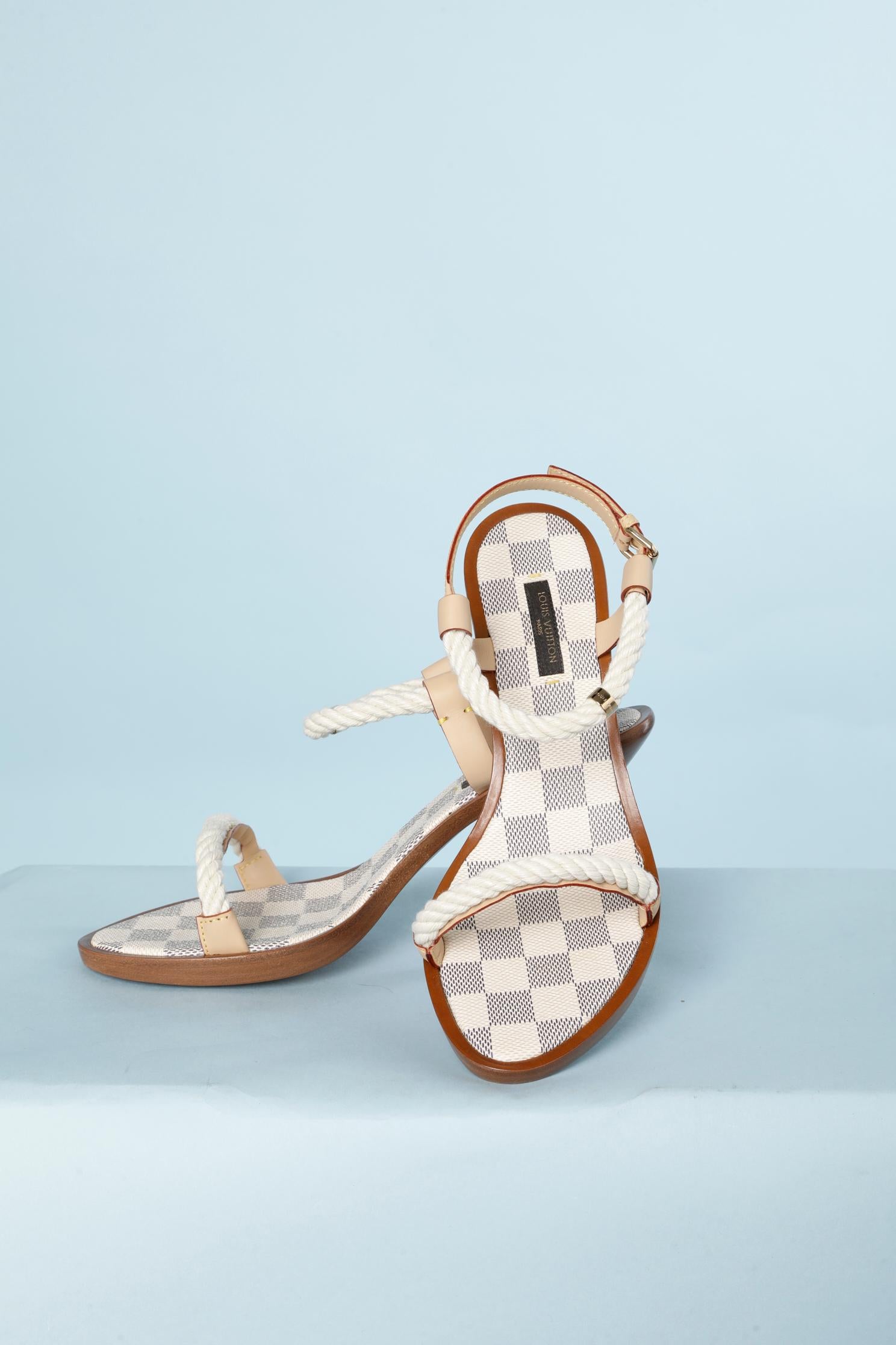 Leather and cord sandals. Heels's high = 9,5 cm
Narrow platform= 1 cm 
Branded gold metal ring ( on the cord) and monogram checkered insole 