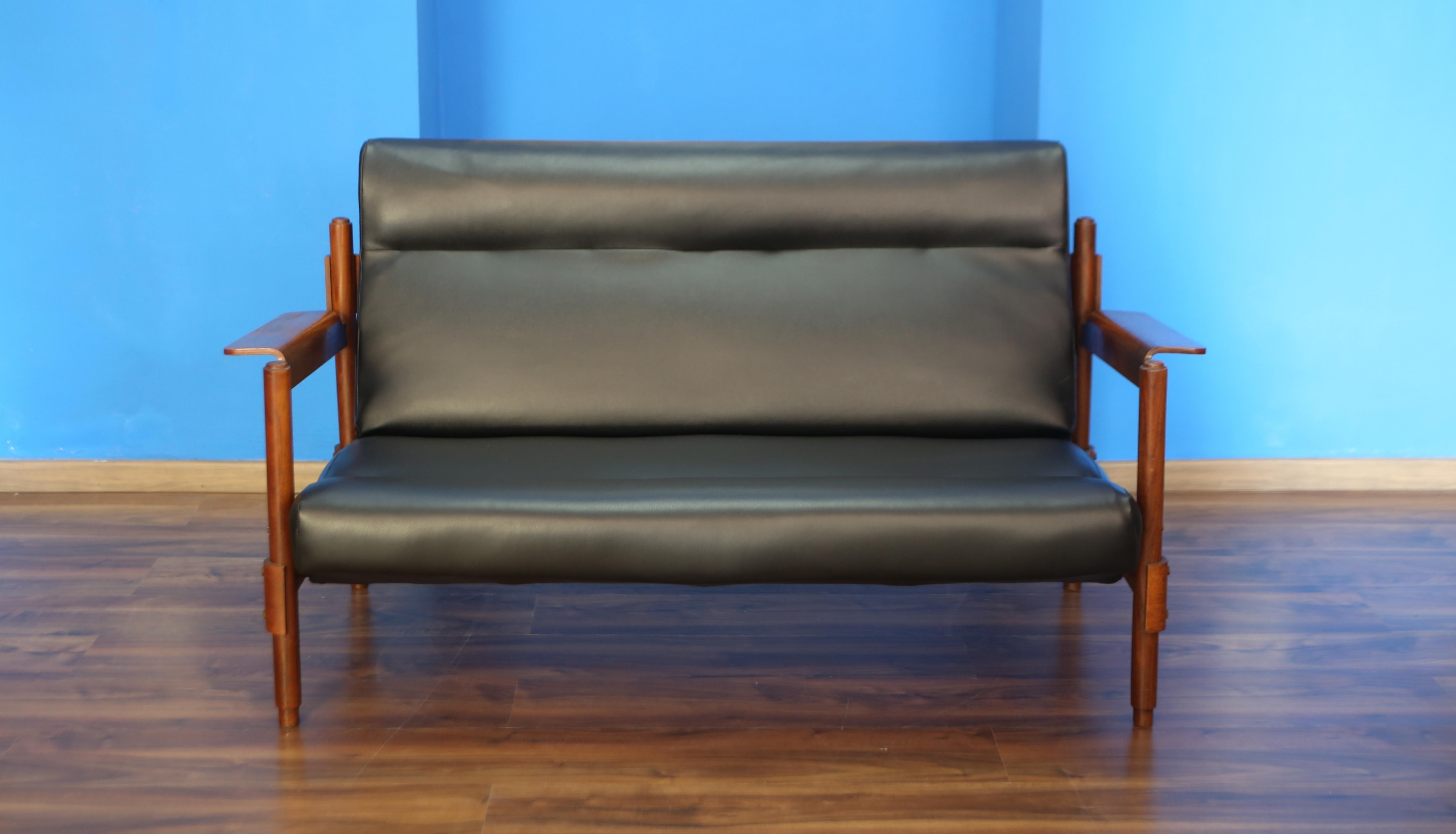 Leather and curved wood sofa by Olimpio Vigano produced by VOM Italia in 1950 in vendita 4