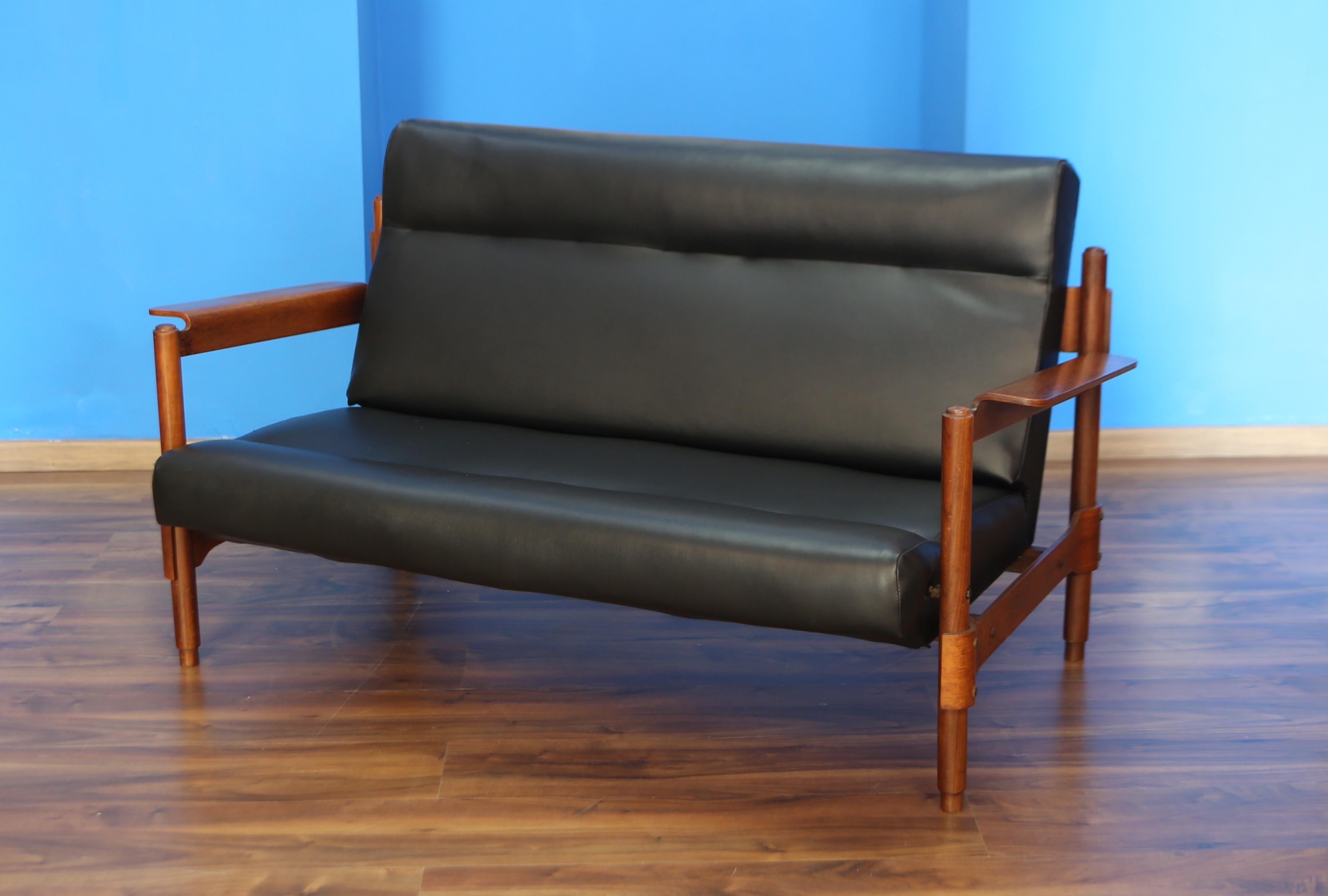 Mid-Century moderno Leather and curved wood sofa by Olimpio Vigano produced by VOM Italia in 1950 in vendita