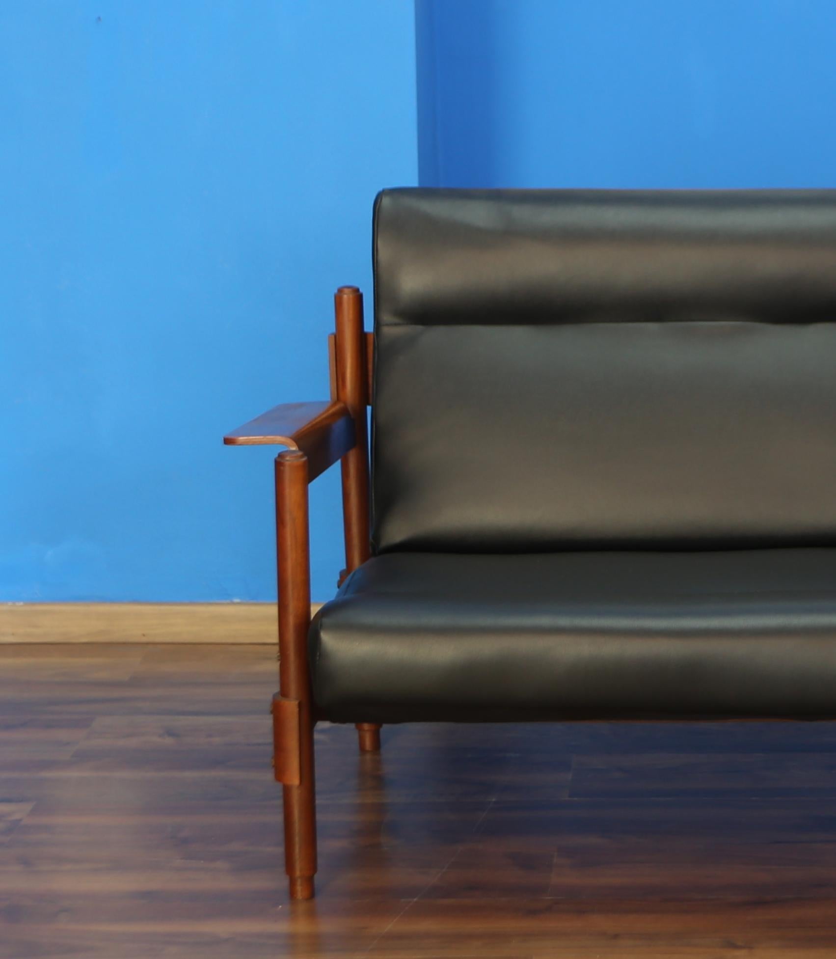 Leather and curved wood sofa by Olimpio Vigano produced by VOM Italia in 1950 in vendita 1