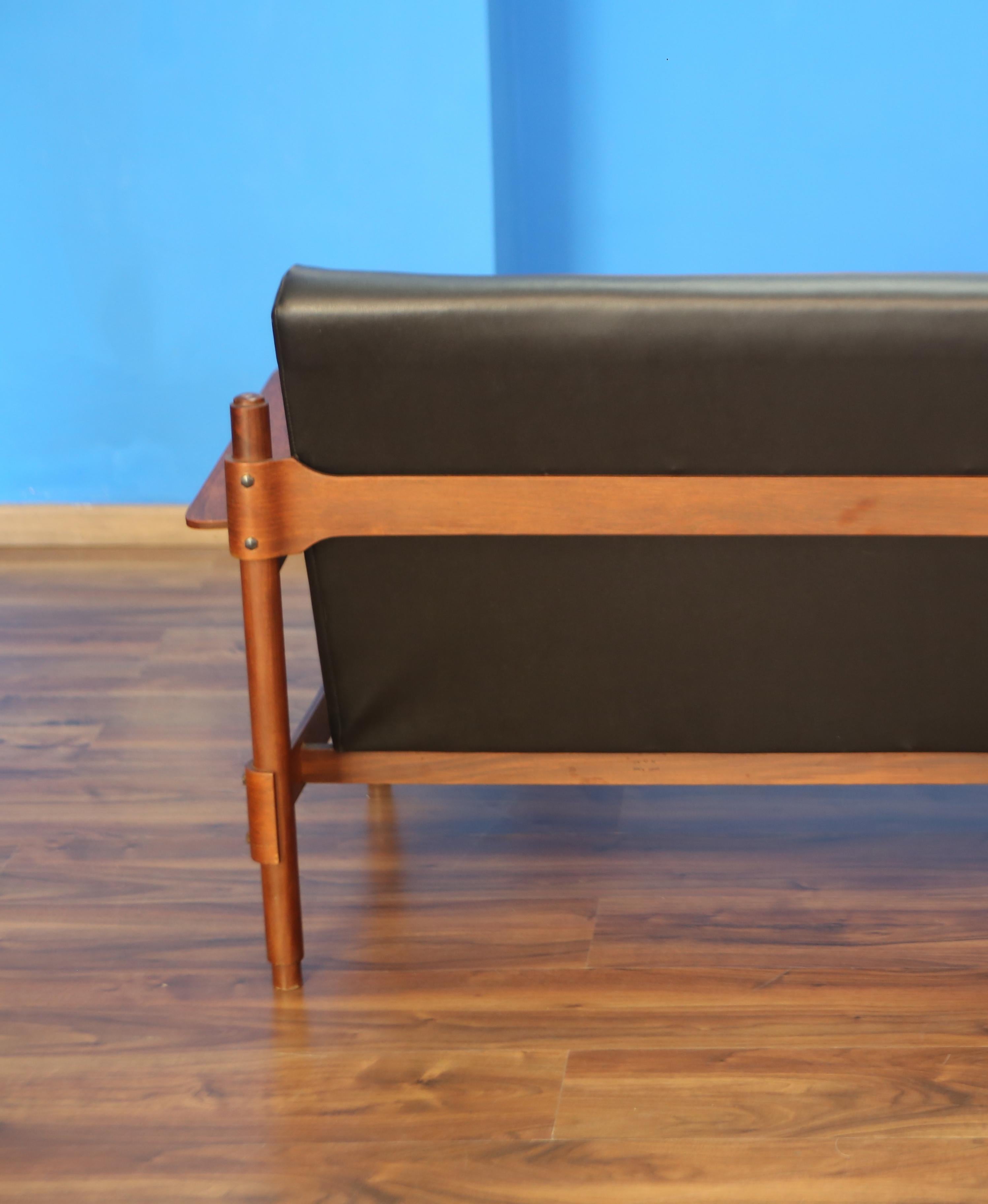 Leather and curved wood sofa by Olimpio Vigano produced by VOM Italia in 1950 in vendita 3
