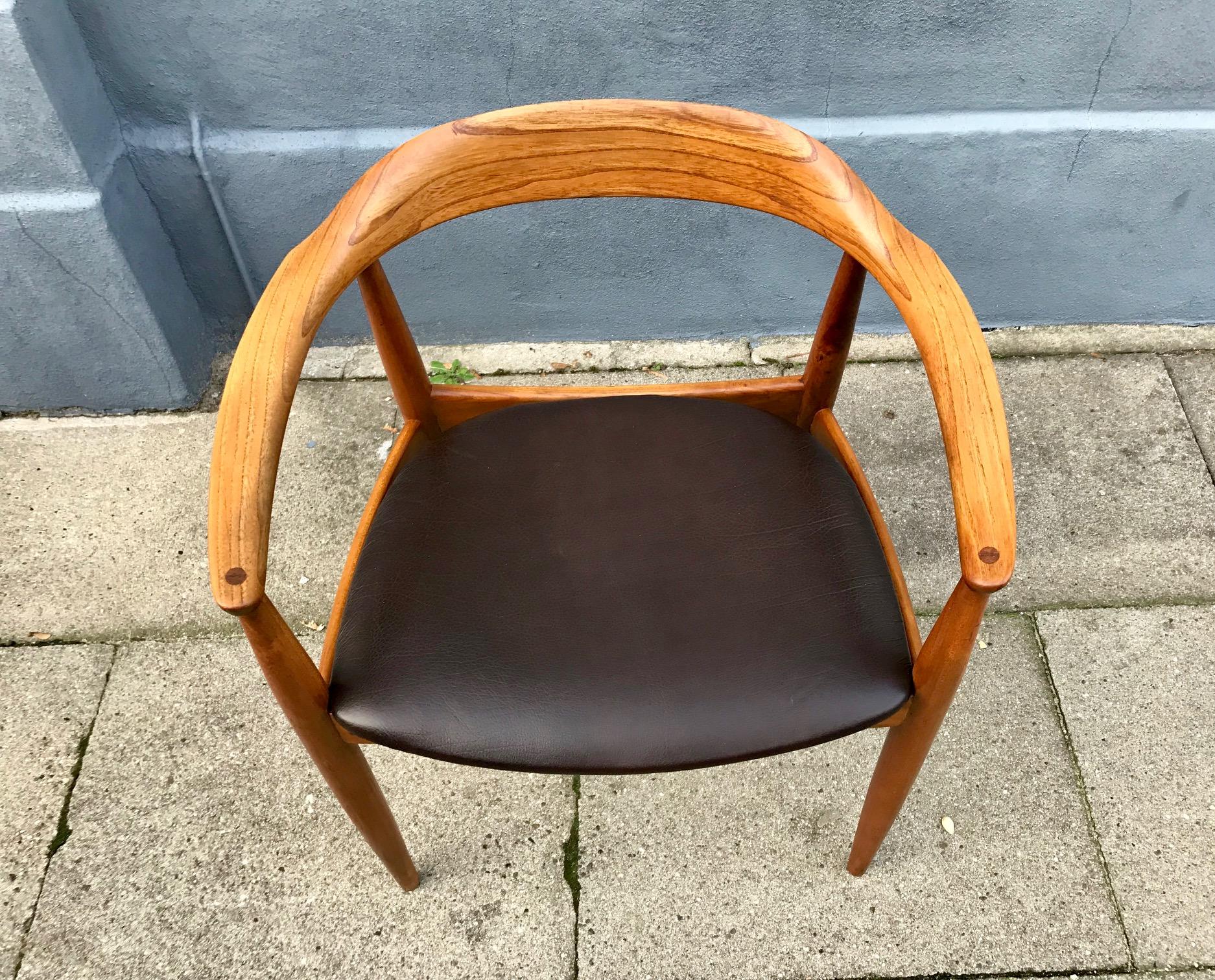 Leather and Elm Armchair by Illum Wikkelsø for Niels E. Eilersen, 1950s For Sale 5