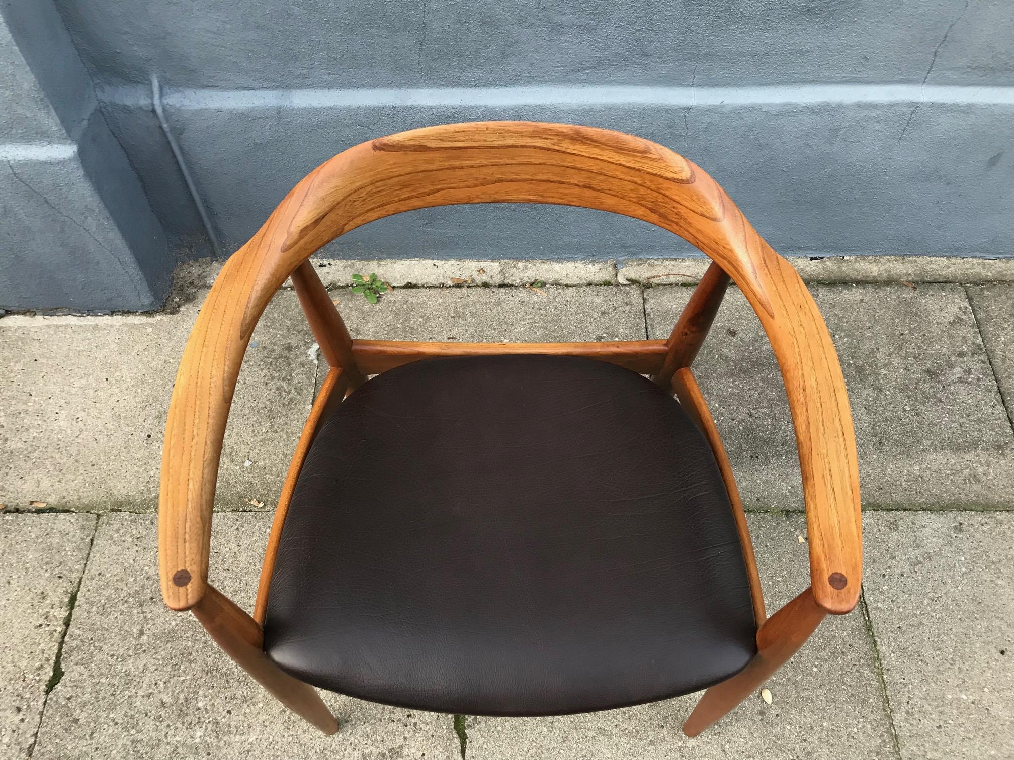 Leather and Elm Armchair by Illum Wikkelsø for Niels E. Eilersen, 1950s For Sale 6