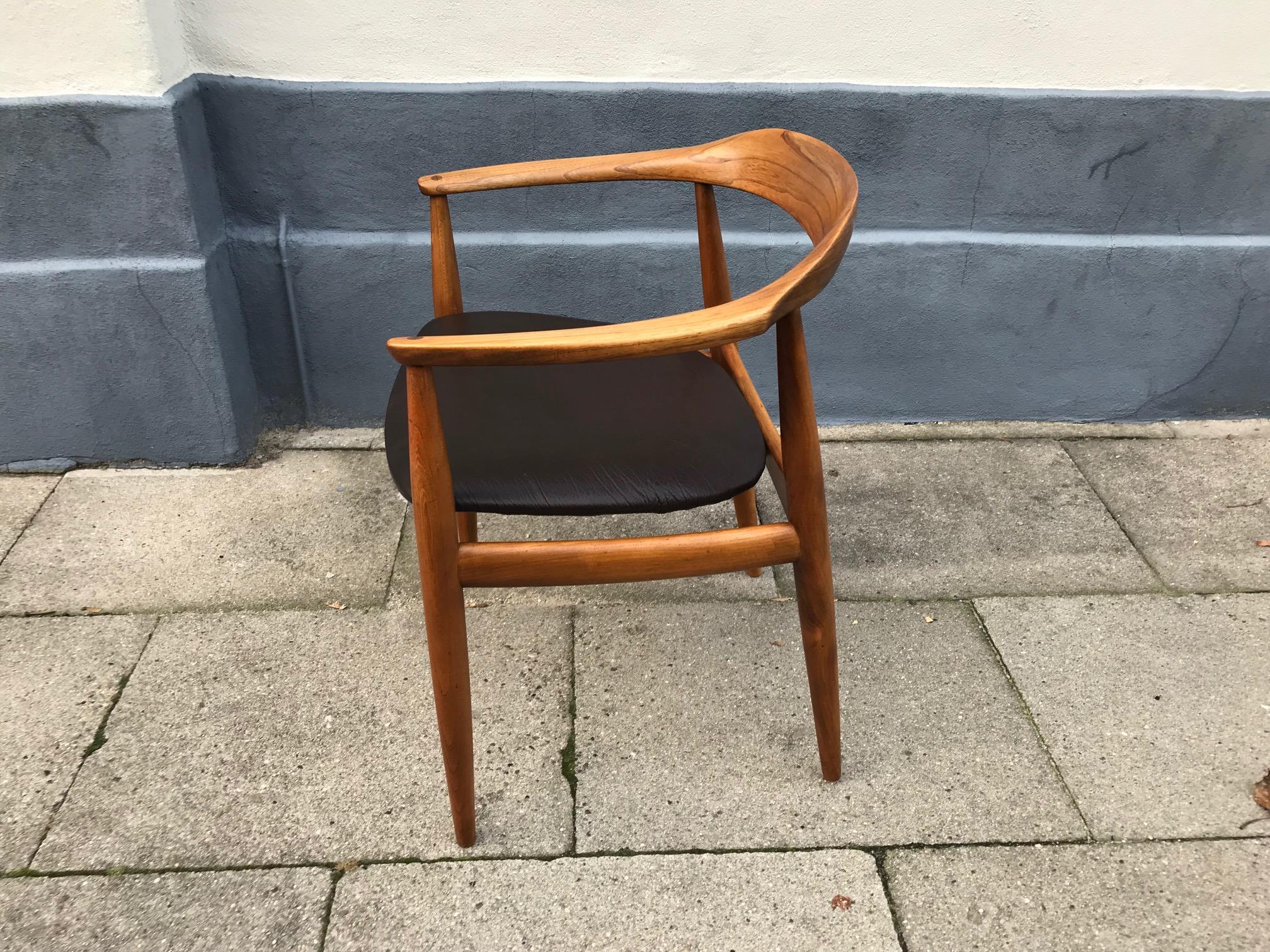 Leather and Elm Armchair by Illum Wikkelsø for Niels E. Eilersen, 1950s For Sale 2
