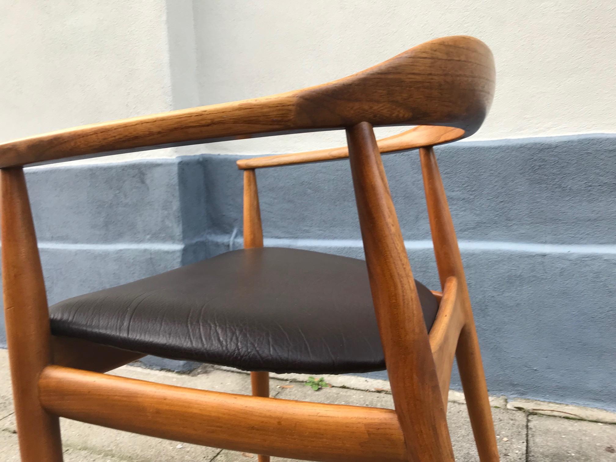 Leather and Elm Armchair by Illum Wikkelsø for Niels E. Eilersen, 1950s For Sale 3