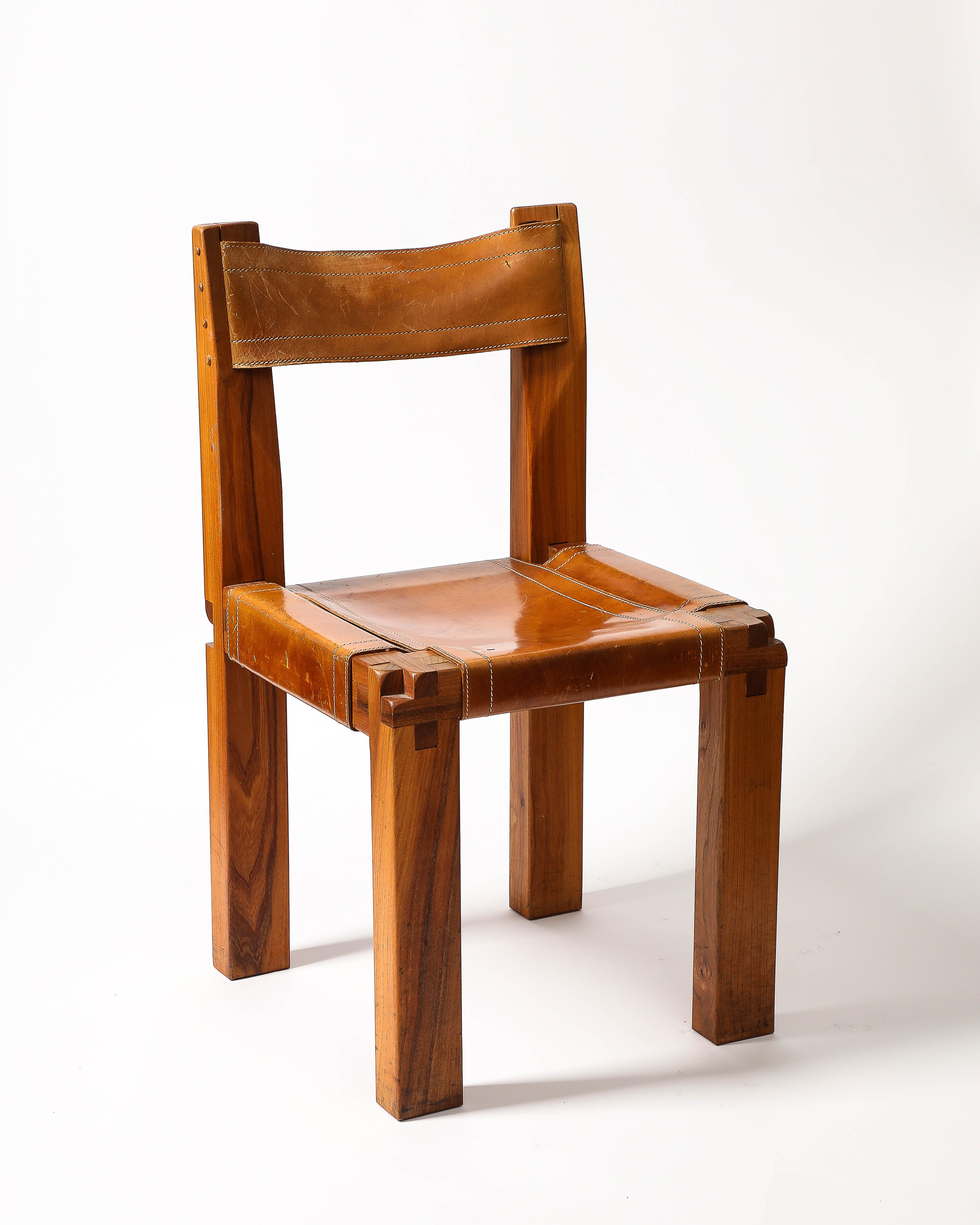 Chaise d'appoint en cuir et orme par Pierre Chapo.