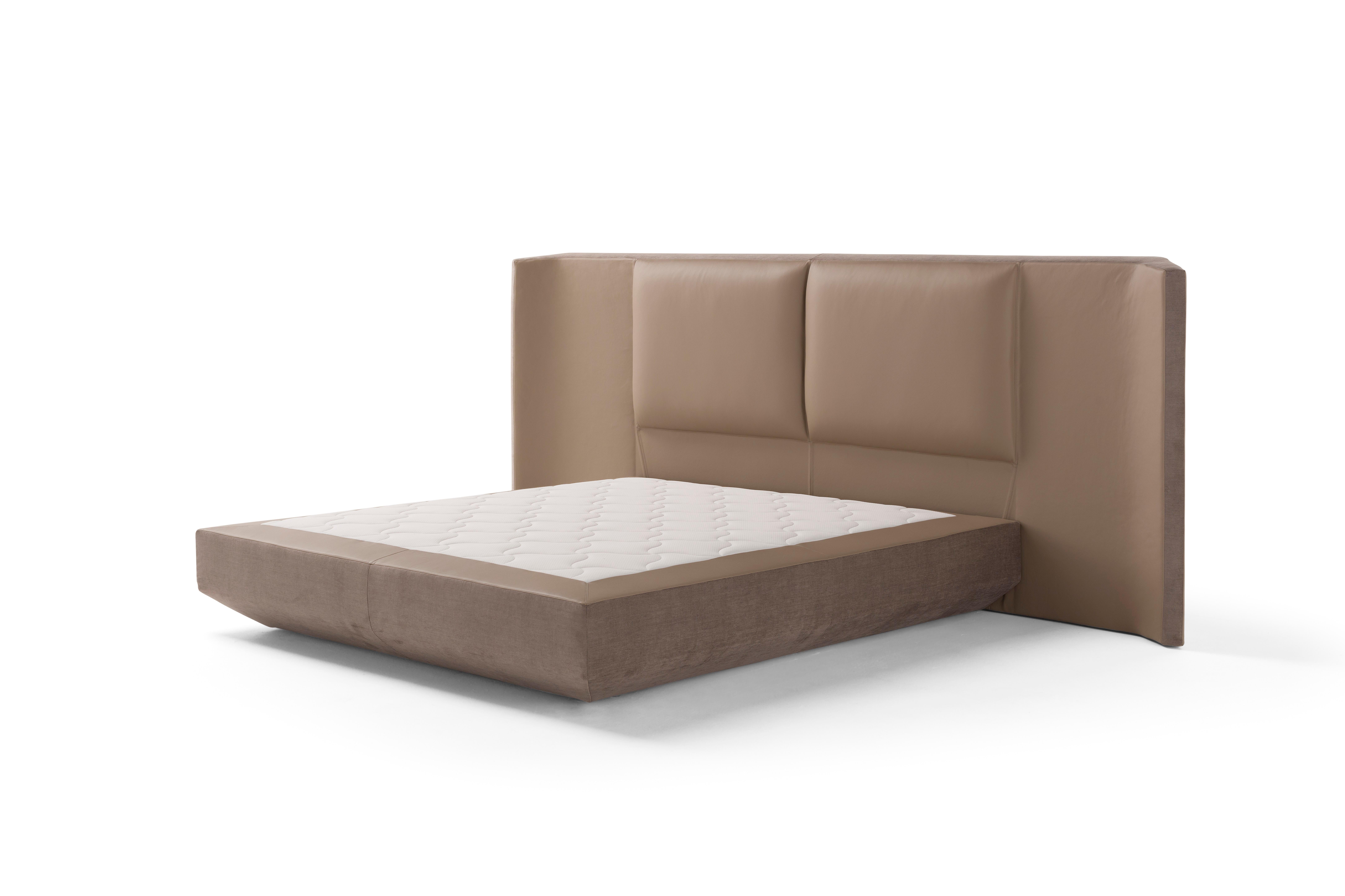 Leather and Fabric Panis Bed by Amura Lab In New Condition For Sale In Geneve, CH
