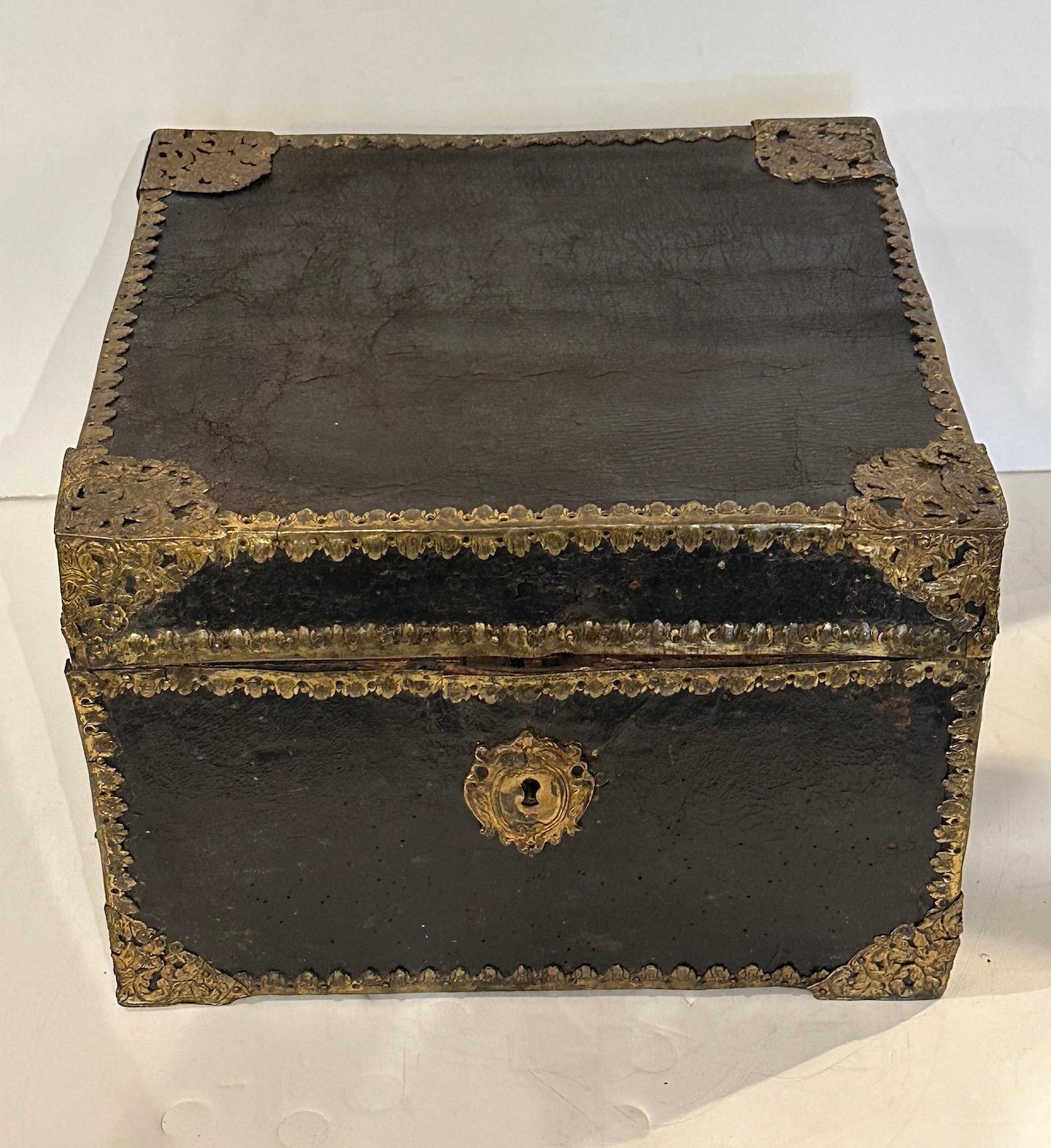 Leather and Incised Brass Document Box In Good Condition For Sale In Newport Beach, CA