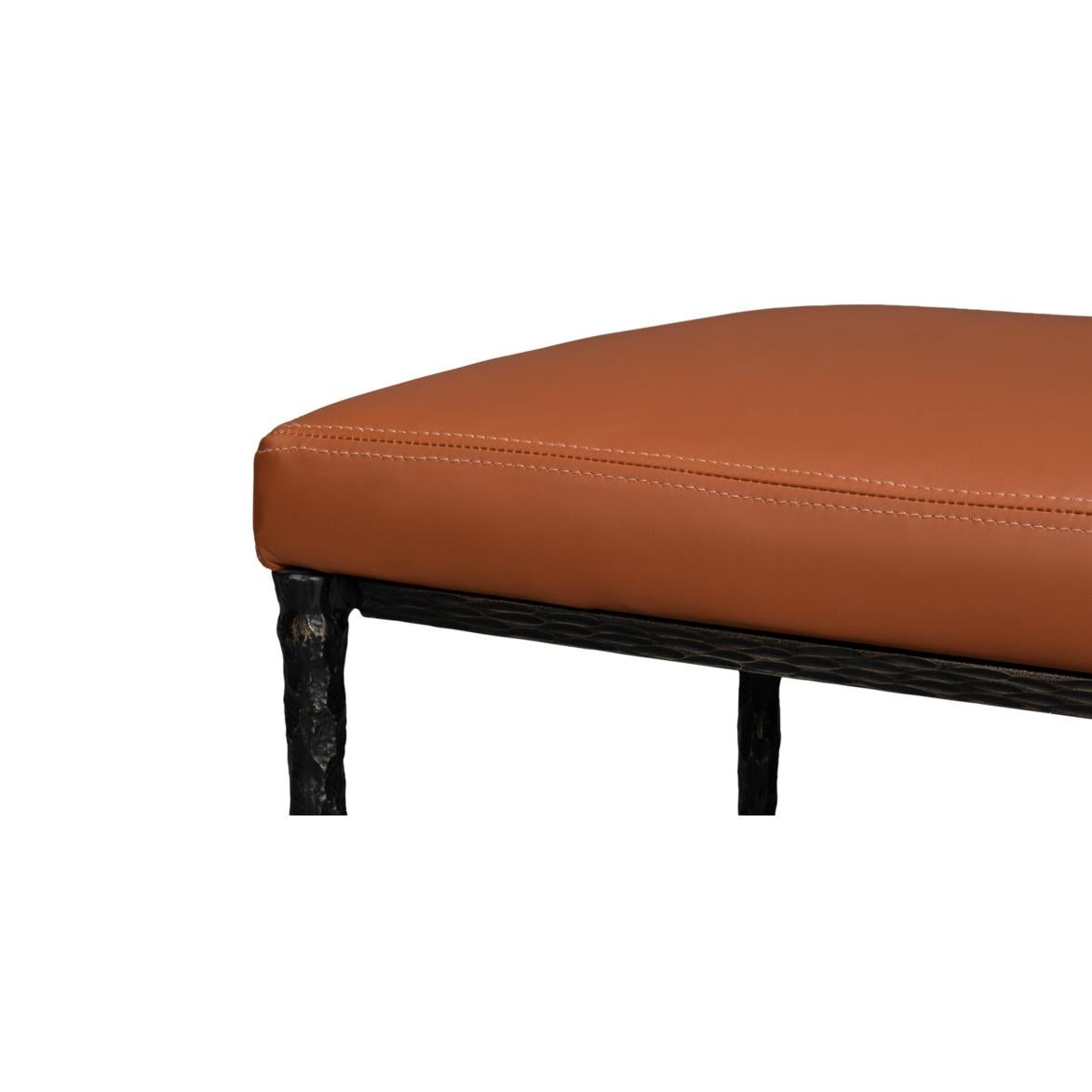 XXIe siècle et contemporain Petit banc rustique en cuir et en fer en vente