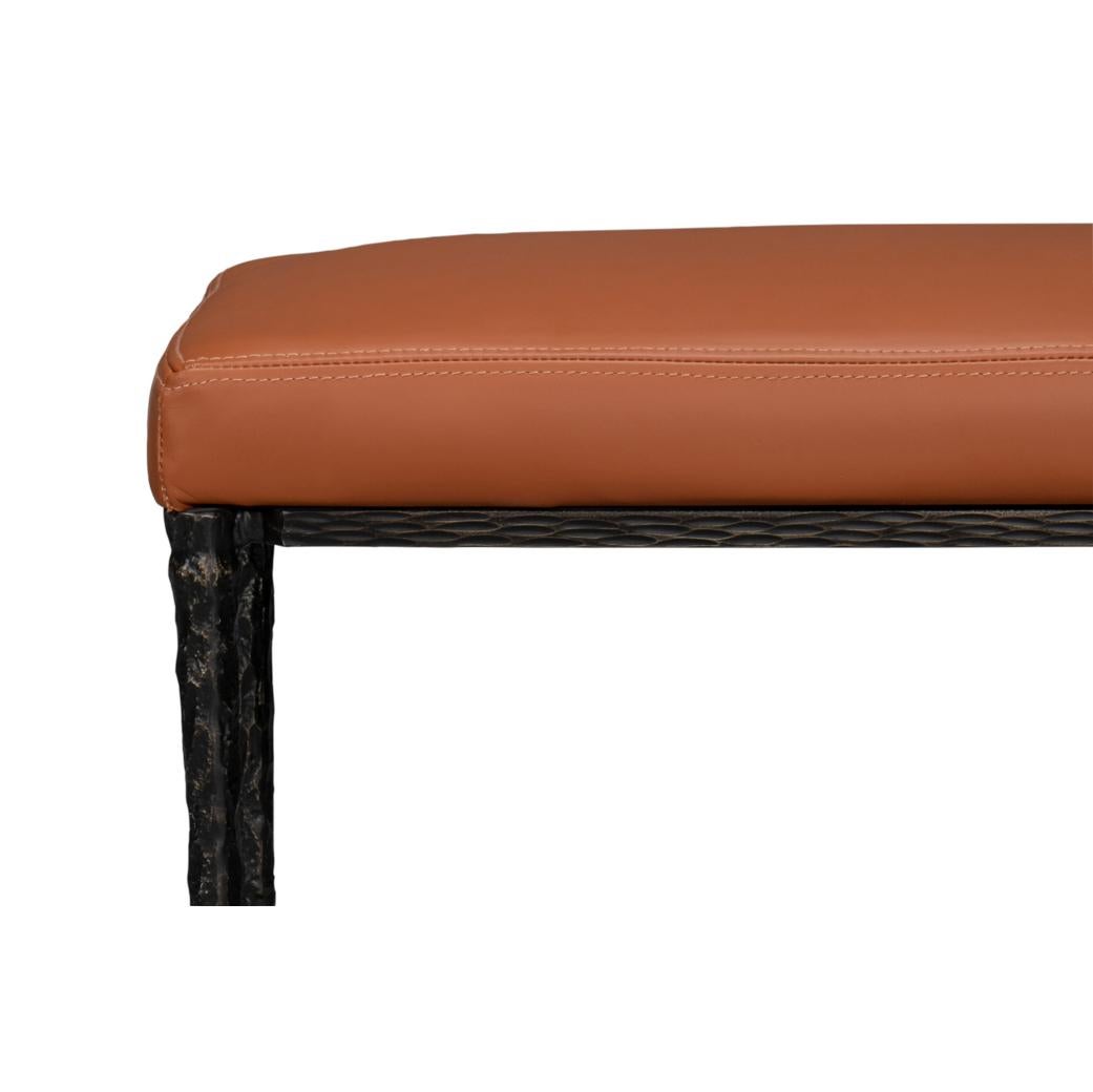 Petit banc rustique en cuir et en fer en vente 1