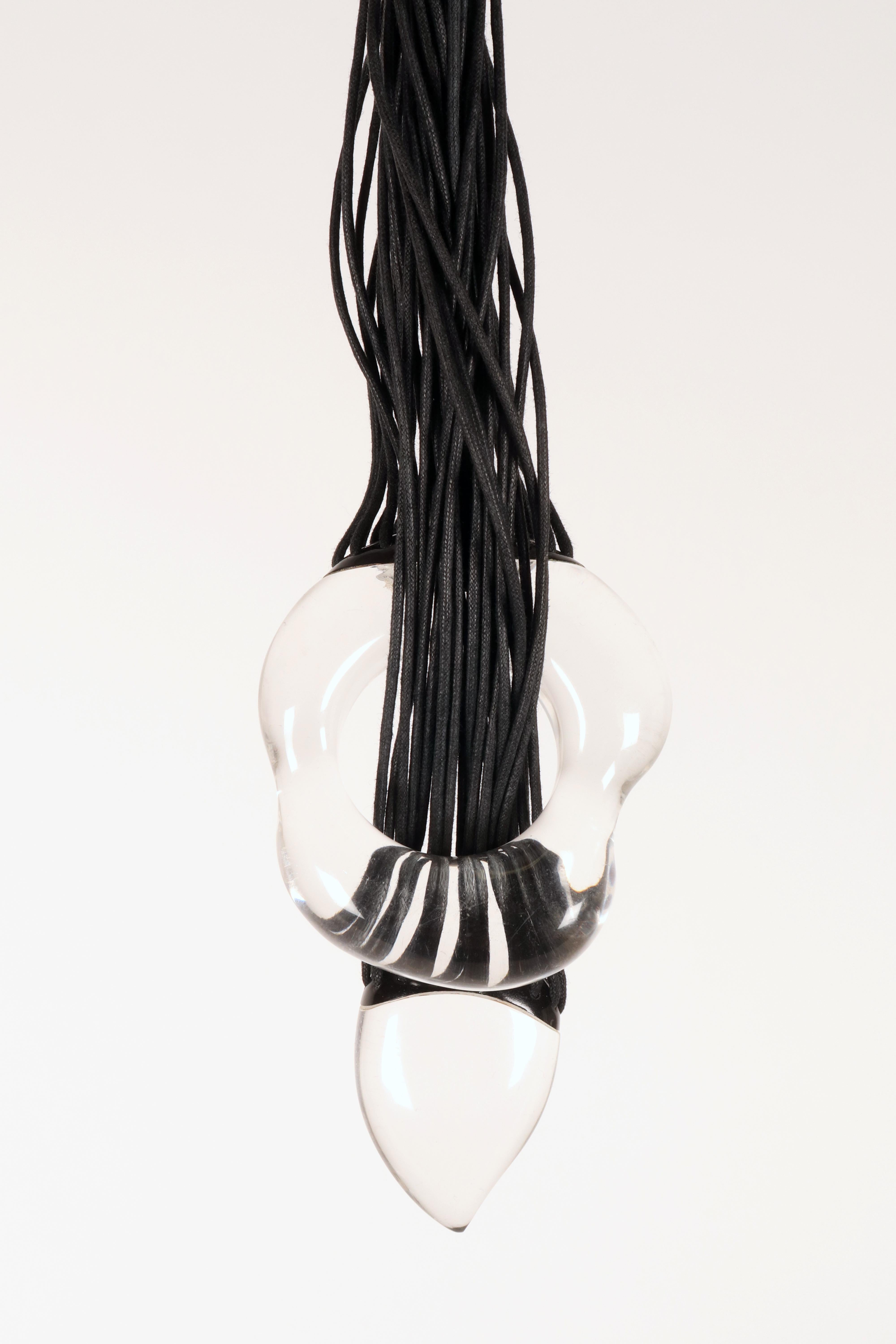 Collier de bijoux fantaisie en cuir et lucite par Trifari, États-Unis, années 1950. en vente 5