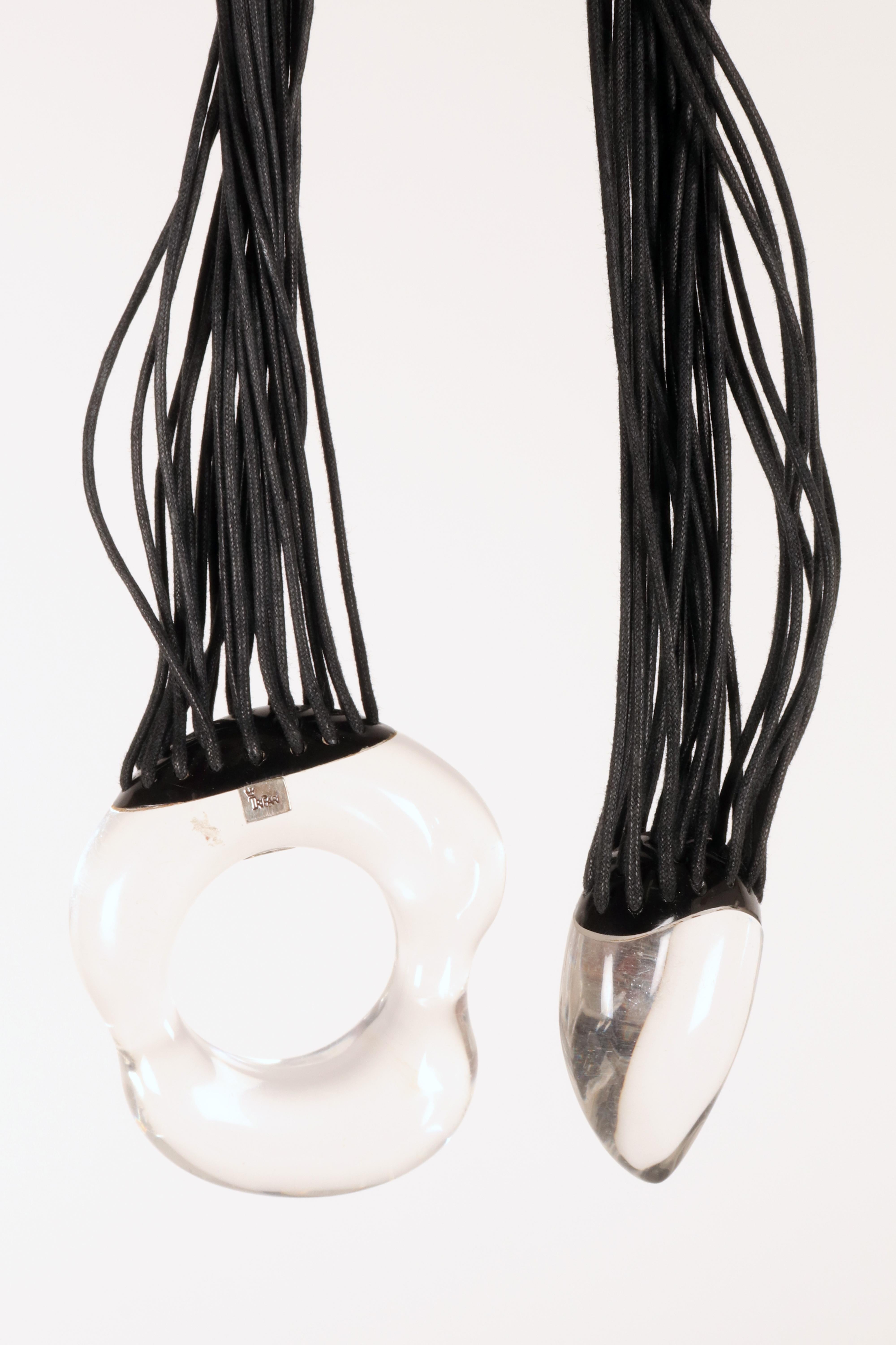 Collier de bijoux fantaisie en cuir et lucite par Trifari, États-Unis, années 1950. en vente 3