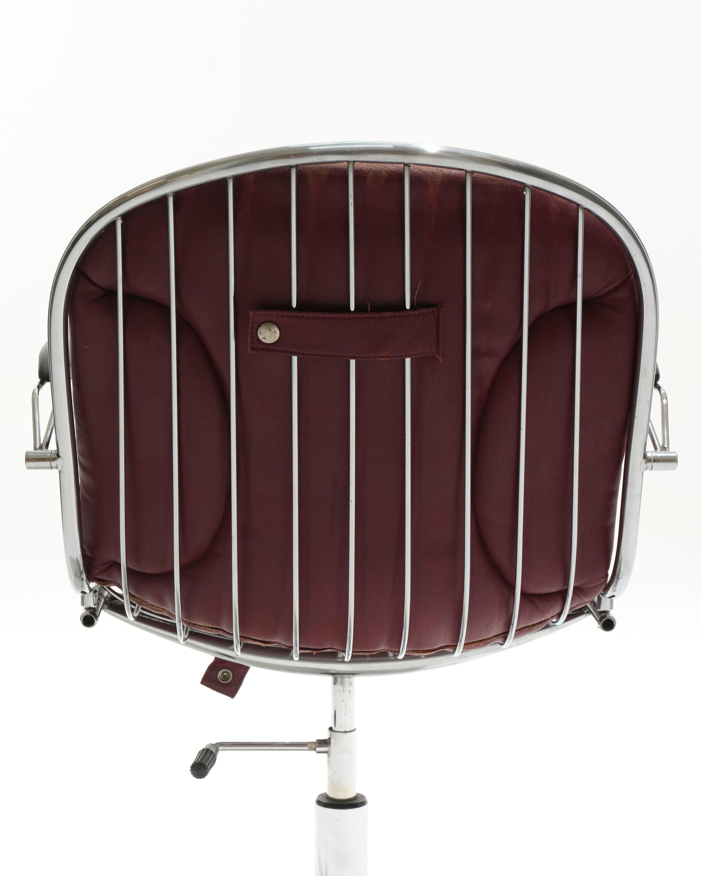 Sillón de cuero y metal con ruedas, años 70 en venta 8