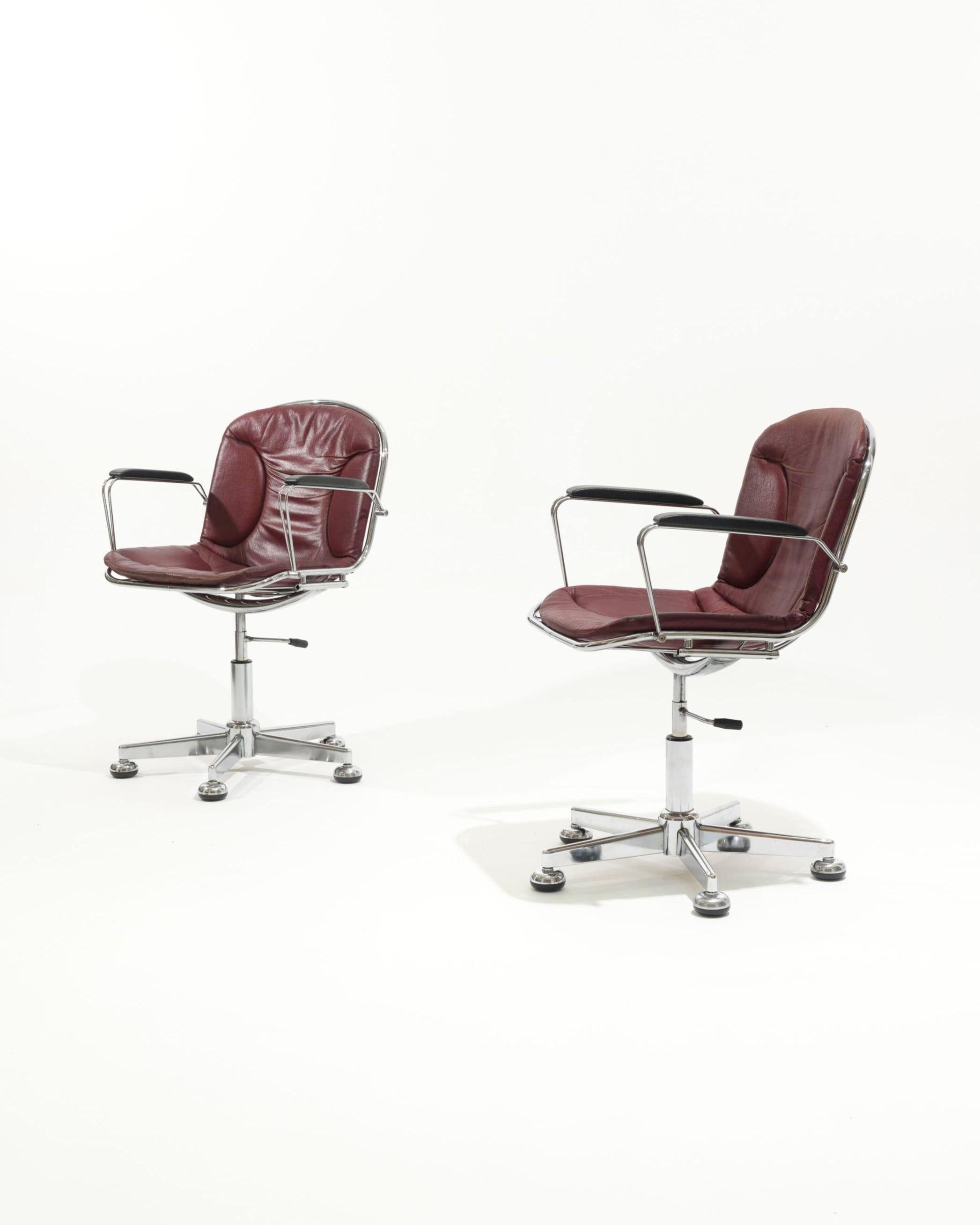 Sillón de cuero y metal con ruedas, años 70 en venta 11