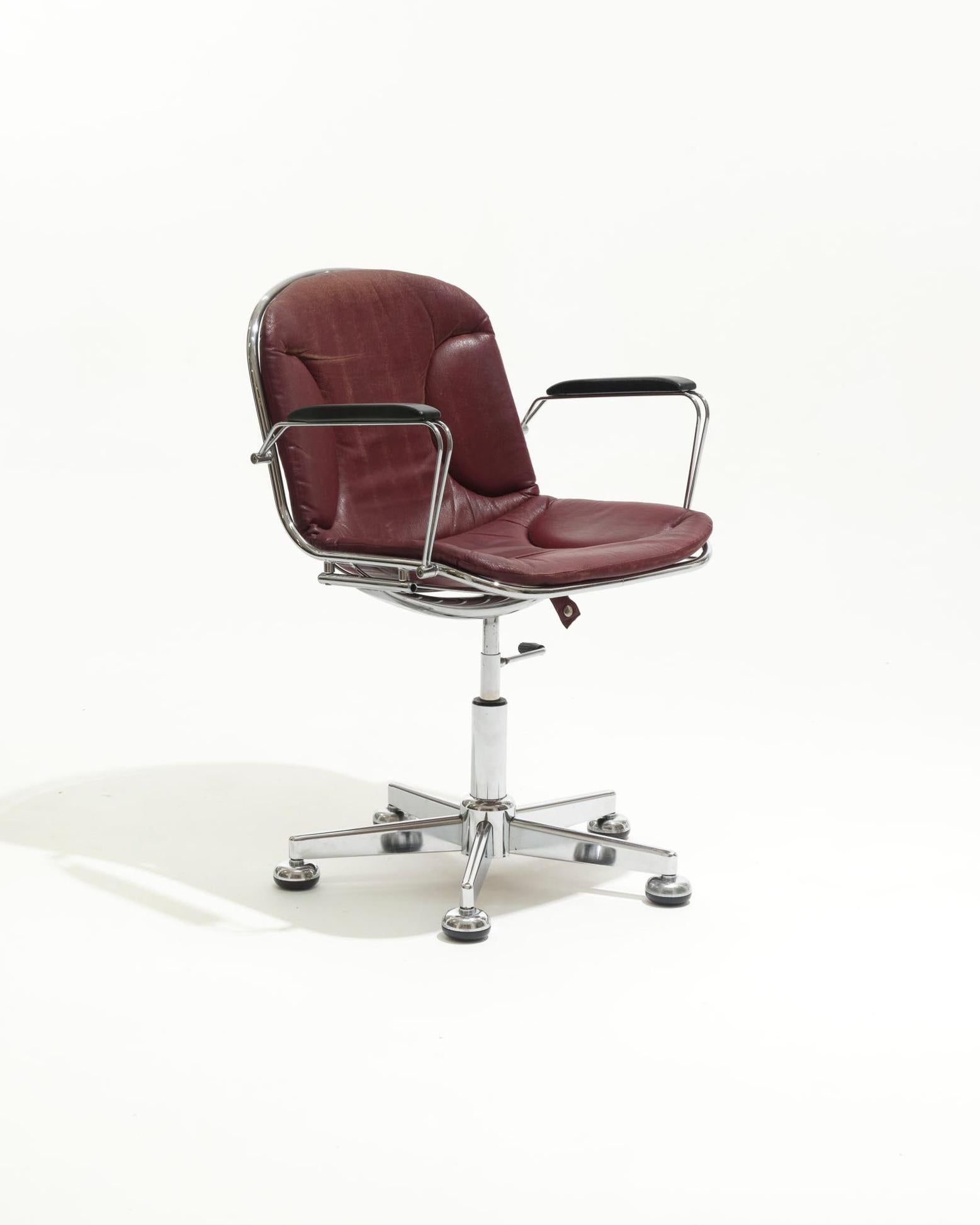 Sillón de cuero y metal con ruedas, años 70 en venta 1