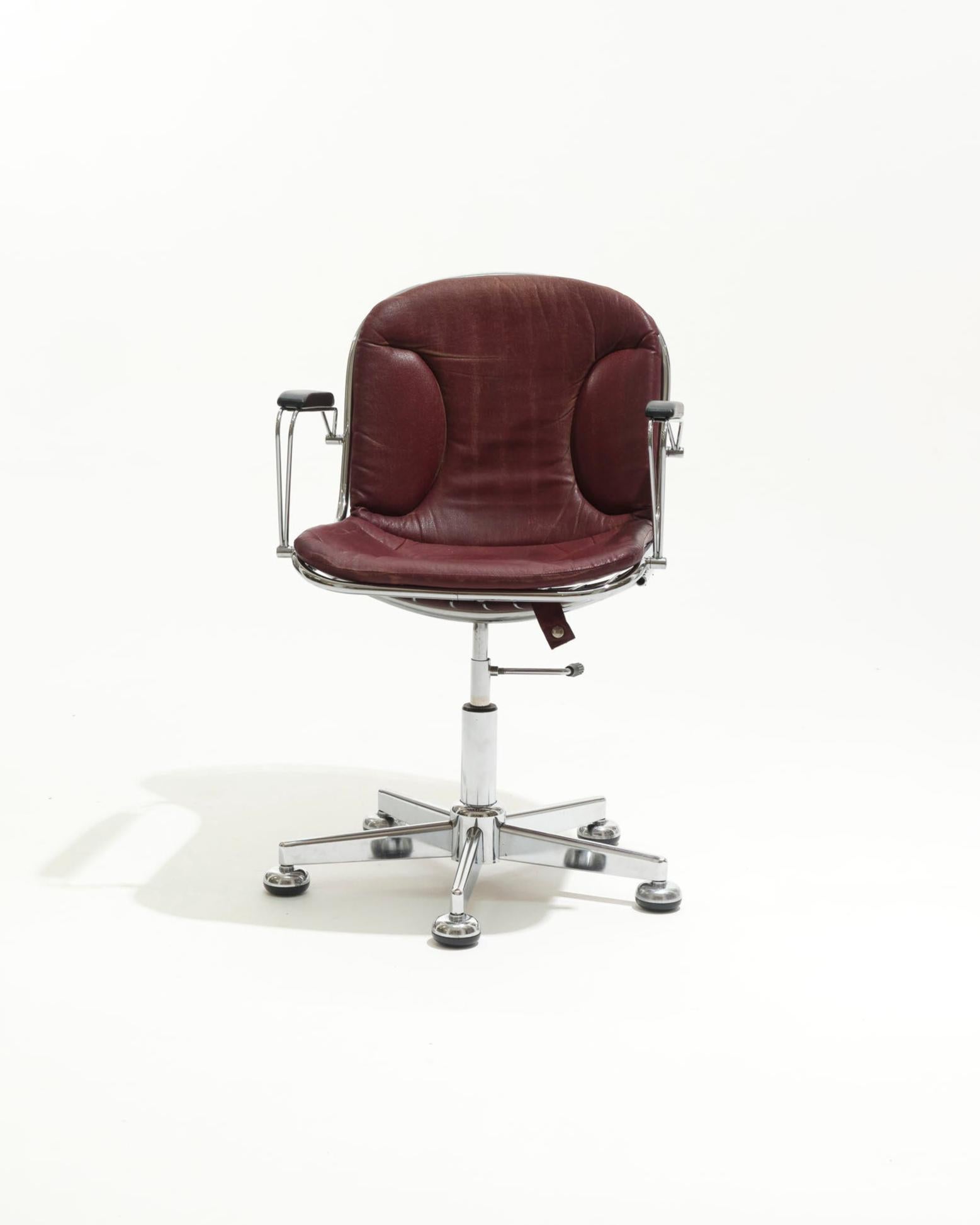 Sillón de cuero y metal con ruedas, años 70 en venta 2