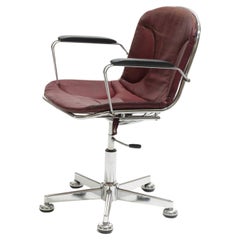 Sillón de cuero y metal con ruedas, años 70