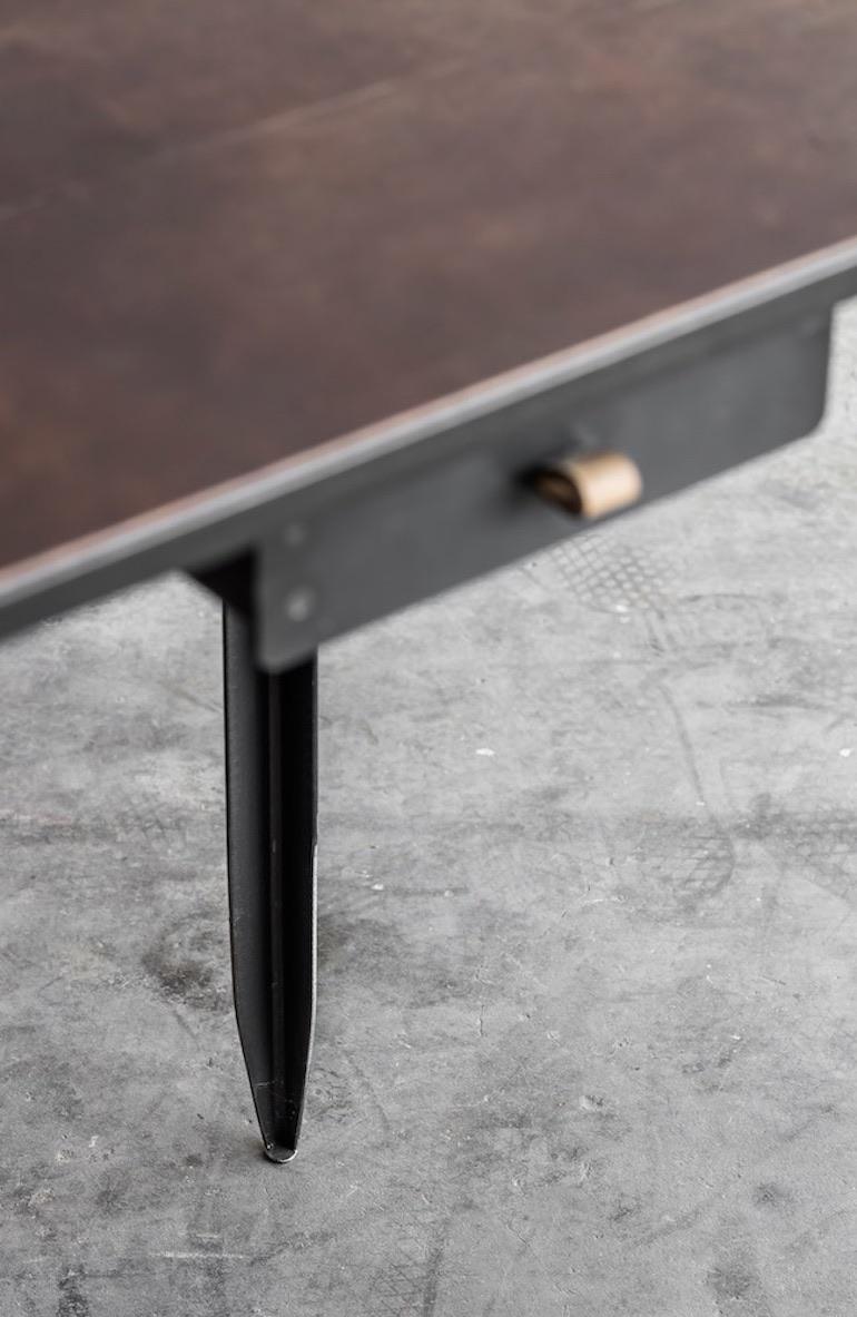 Schreibtisch aus Leder und Metall im Zustand „Neu“ im Angebot in Bonita Springs, FL