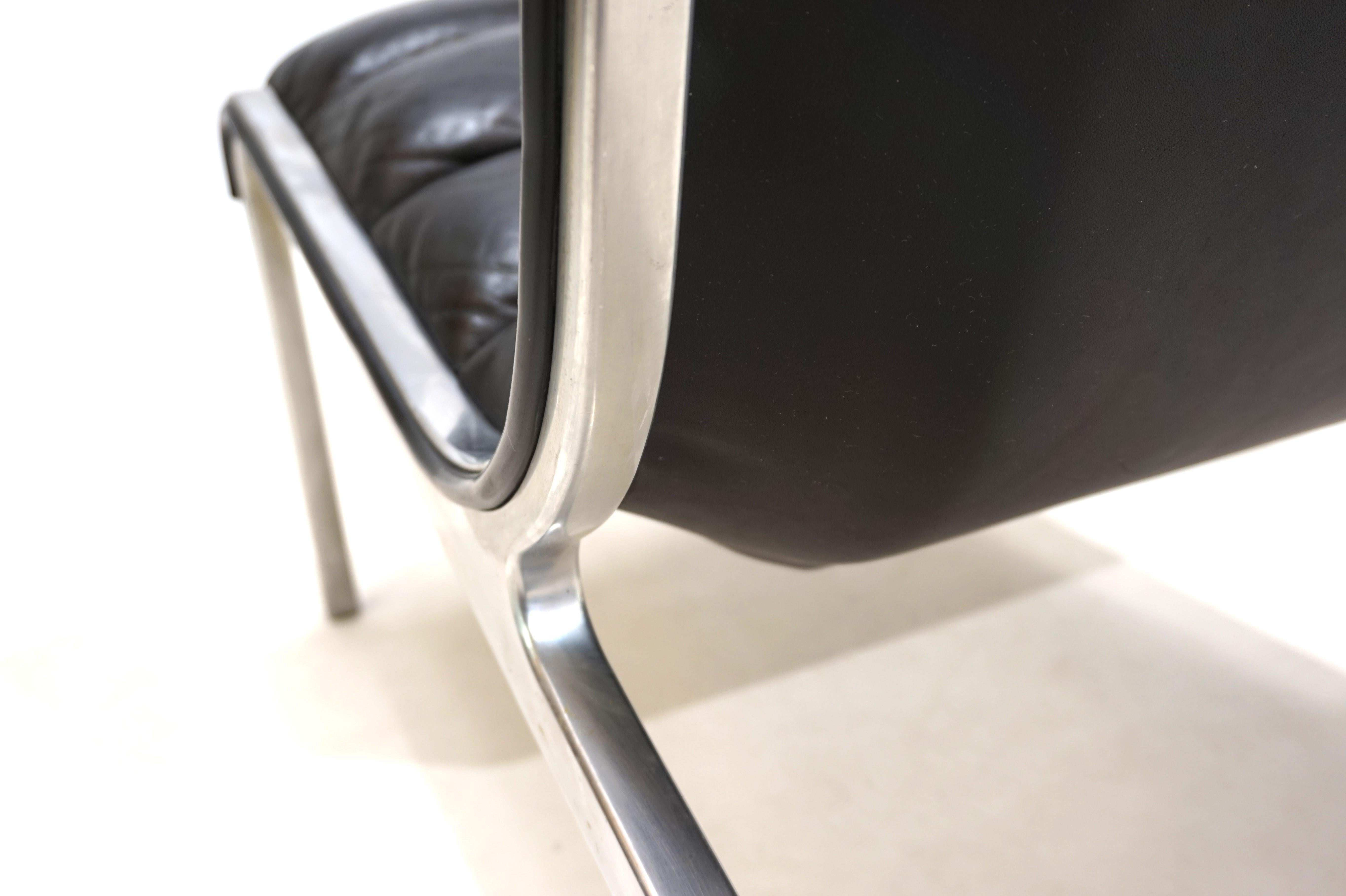 Leather and metal lounge chair, 1970 7