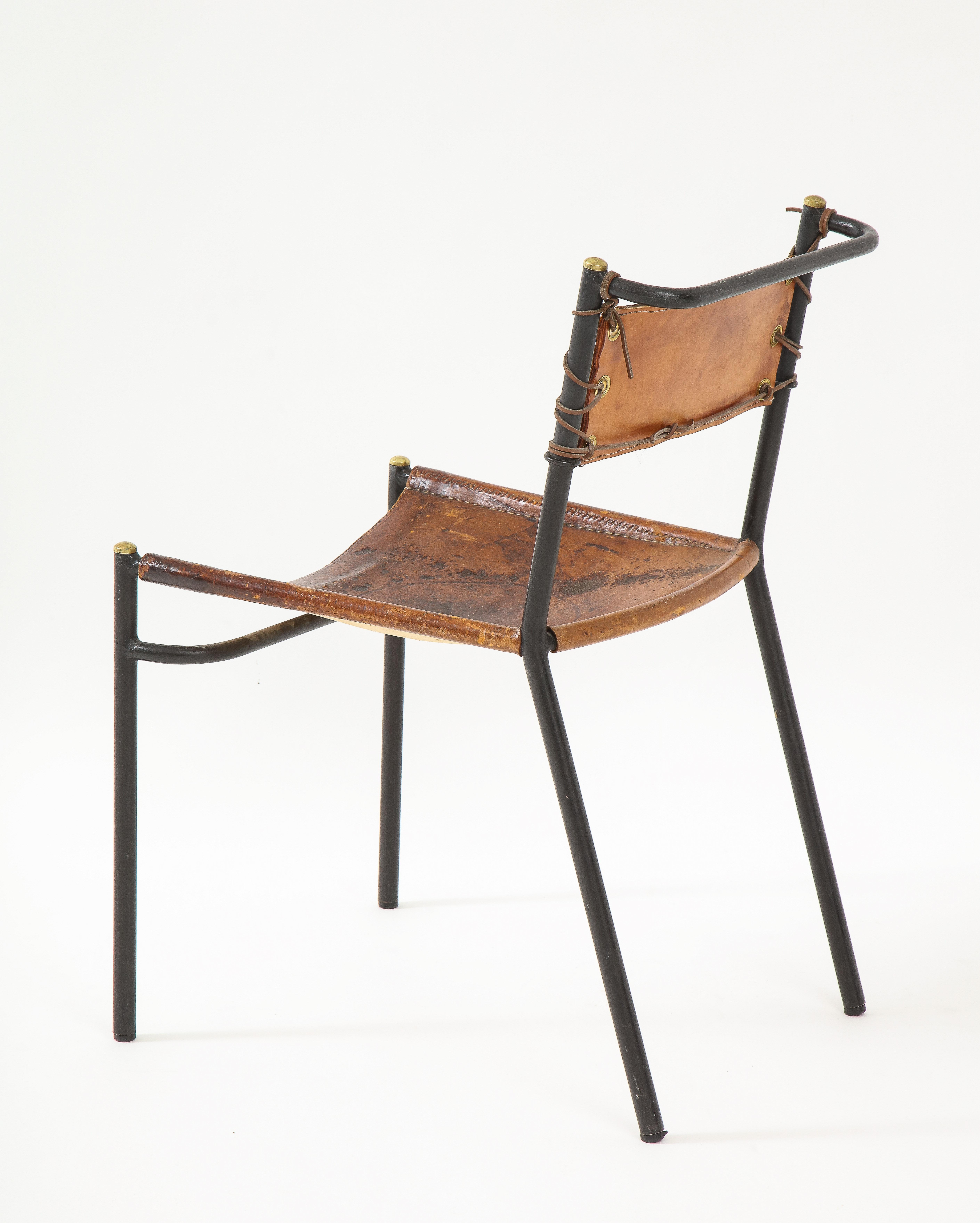 Chaise d'appoint en cuir et métal dans le style de Jacques Adnet, France, c.C. années 1950 en vente 1