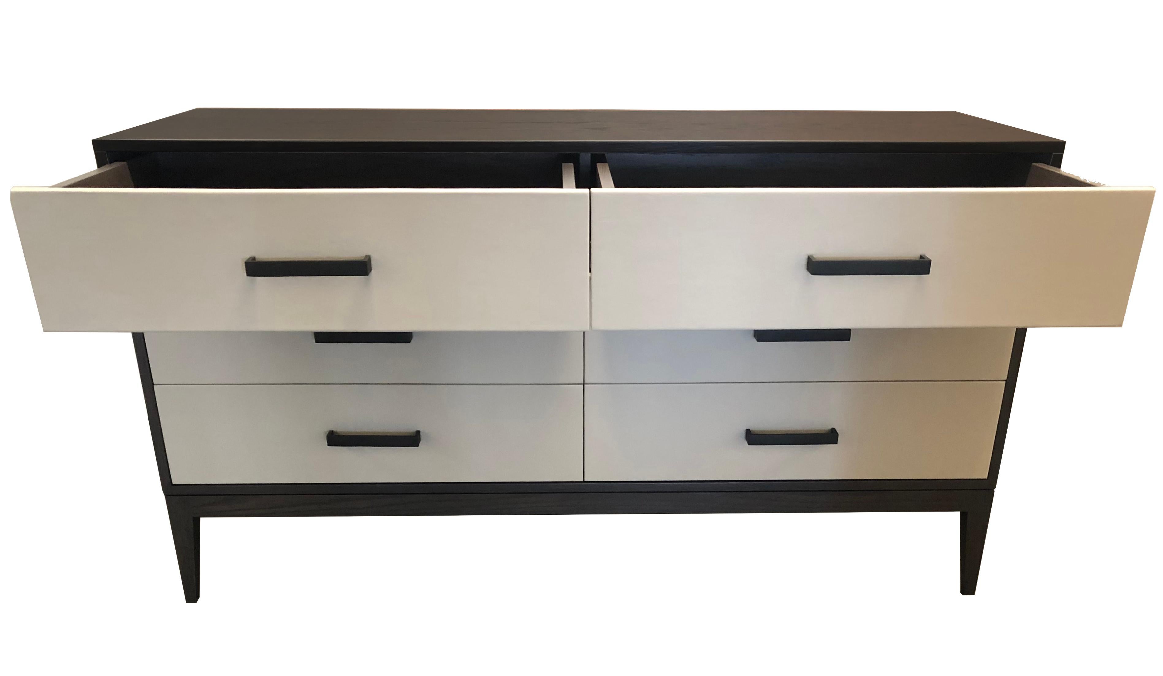 Goffrato Cassettiera moderna in pelle a 6 cassetti con rovere rosso tinto grigio Oak di Ercole Home in vendita