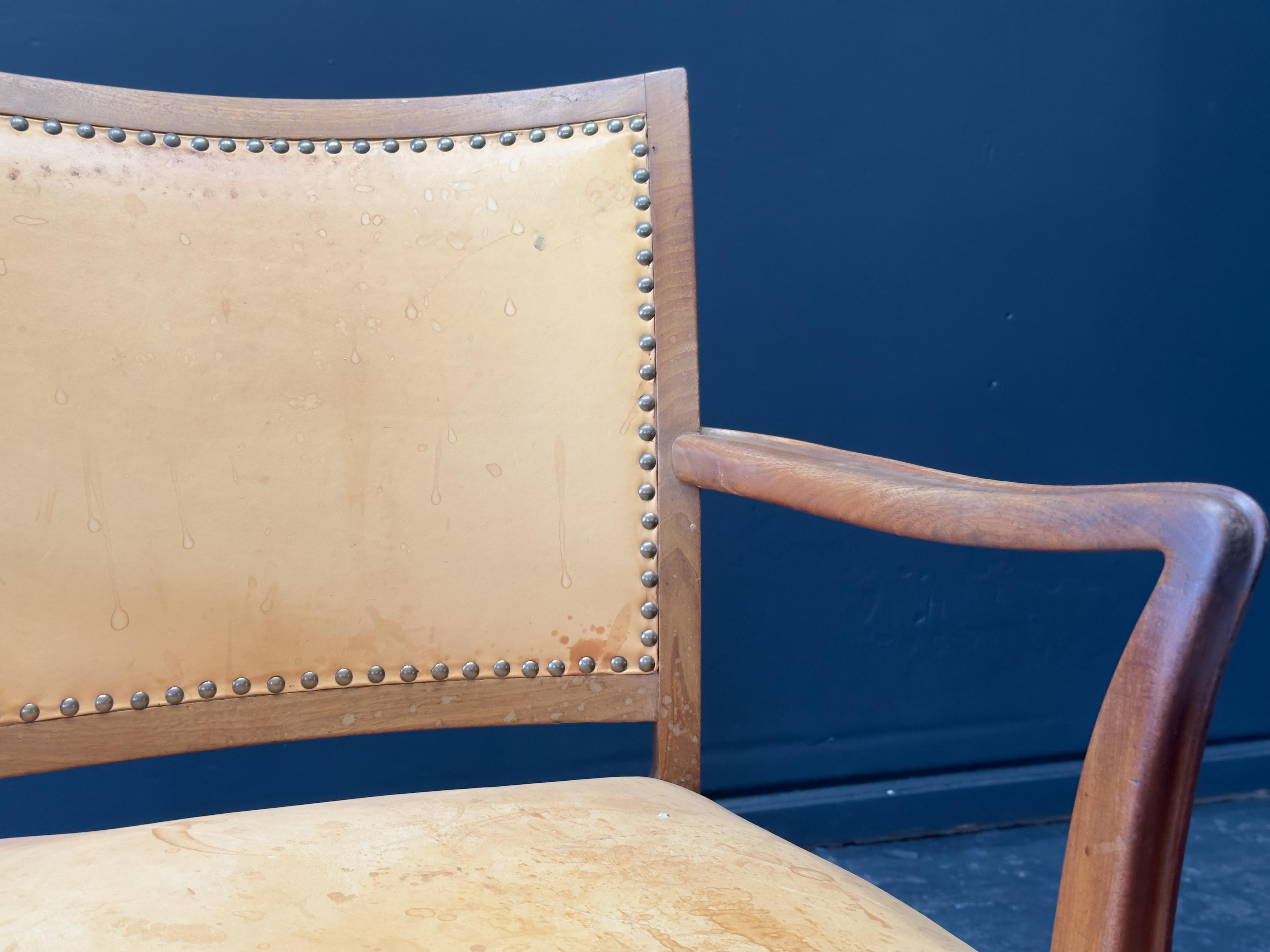 Leather and Oak Armchair For Sale 2