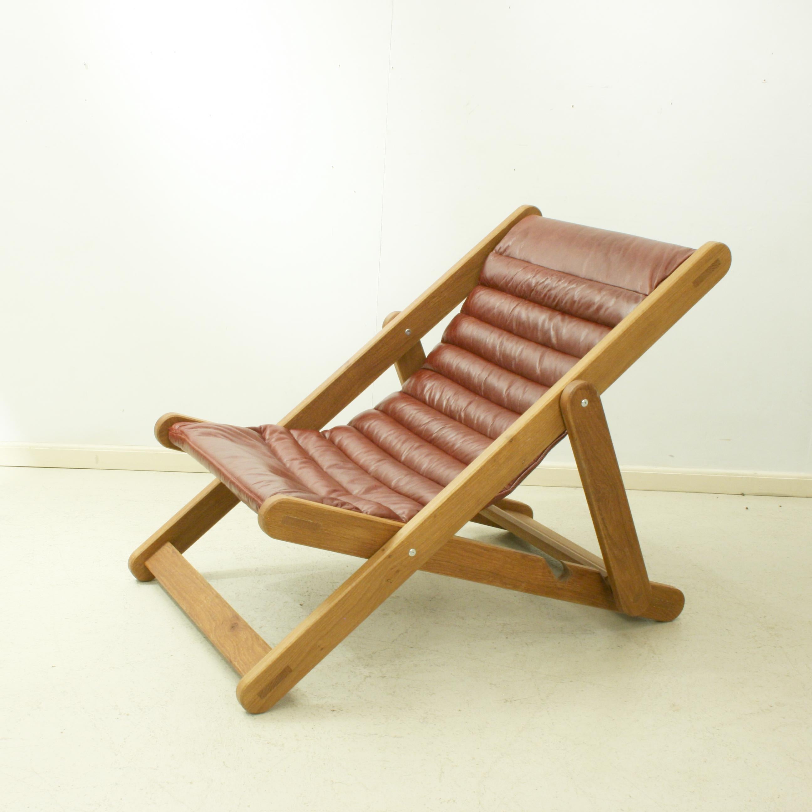 Leather and Oak Deck Chair, Library Chair. In Good Condition For Sale In Oxfordshire, GB