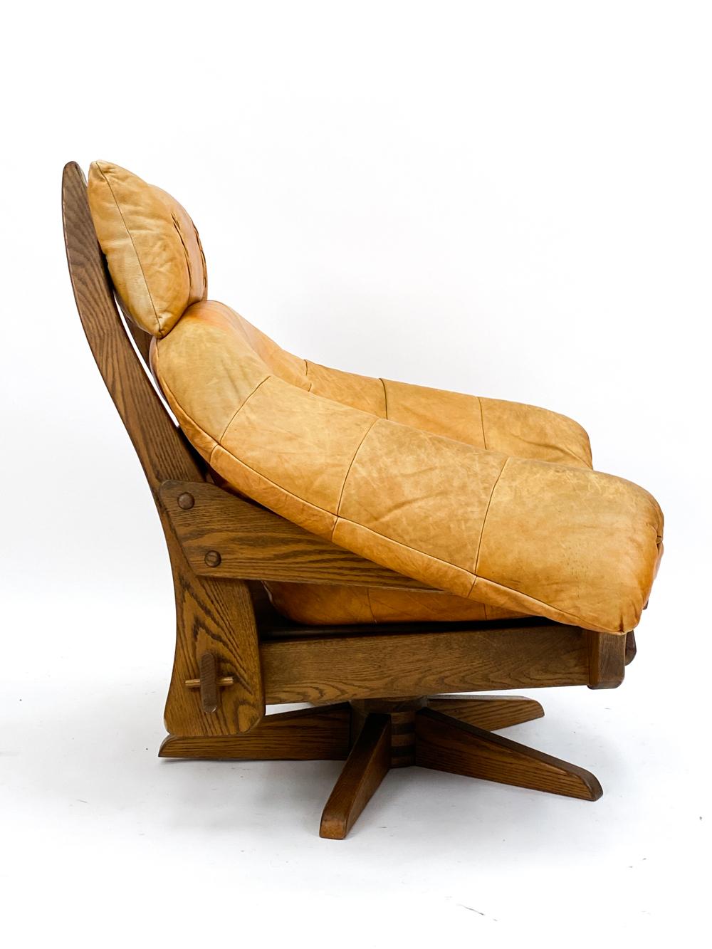 Leather And Oak Easy Chair With Footstool In Style Of Gerard Van Den Berg For Sale 8