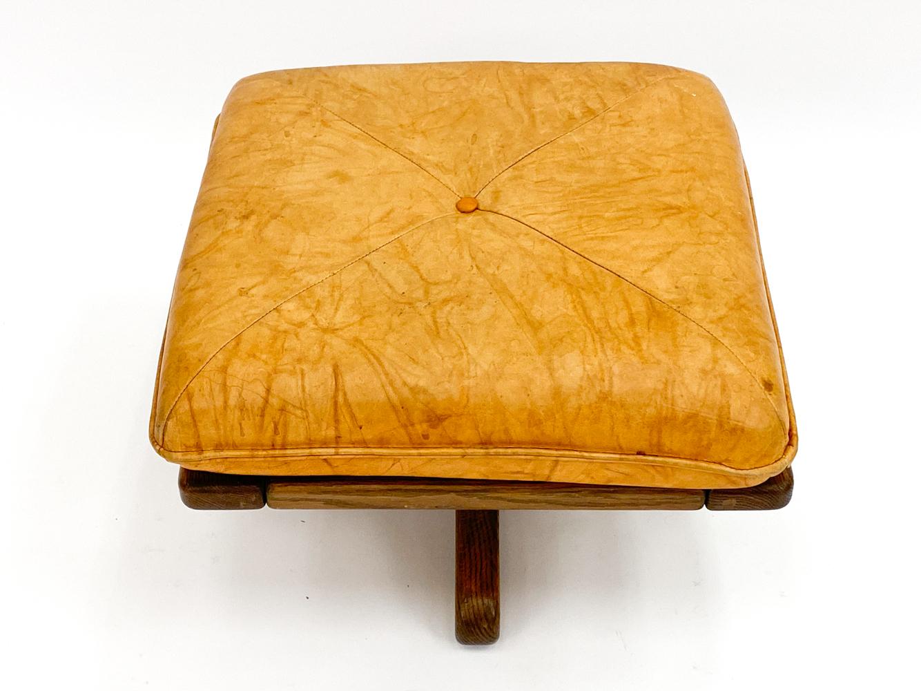 Leather And Oak Easy Chair With Footstool In Style Of Gerard Van Den Berg For Sale 14
