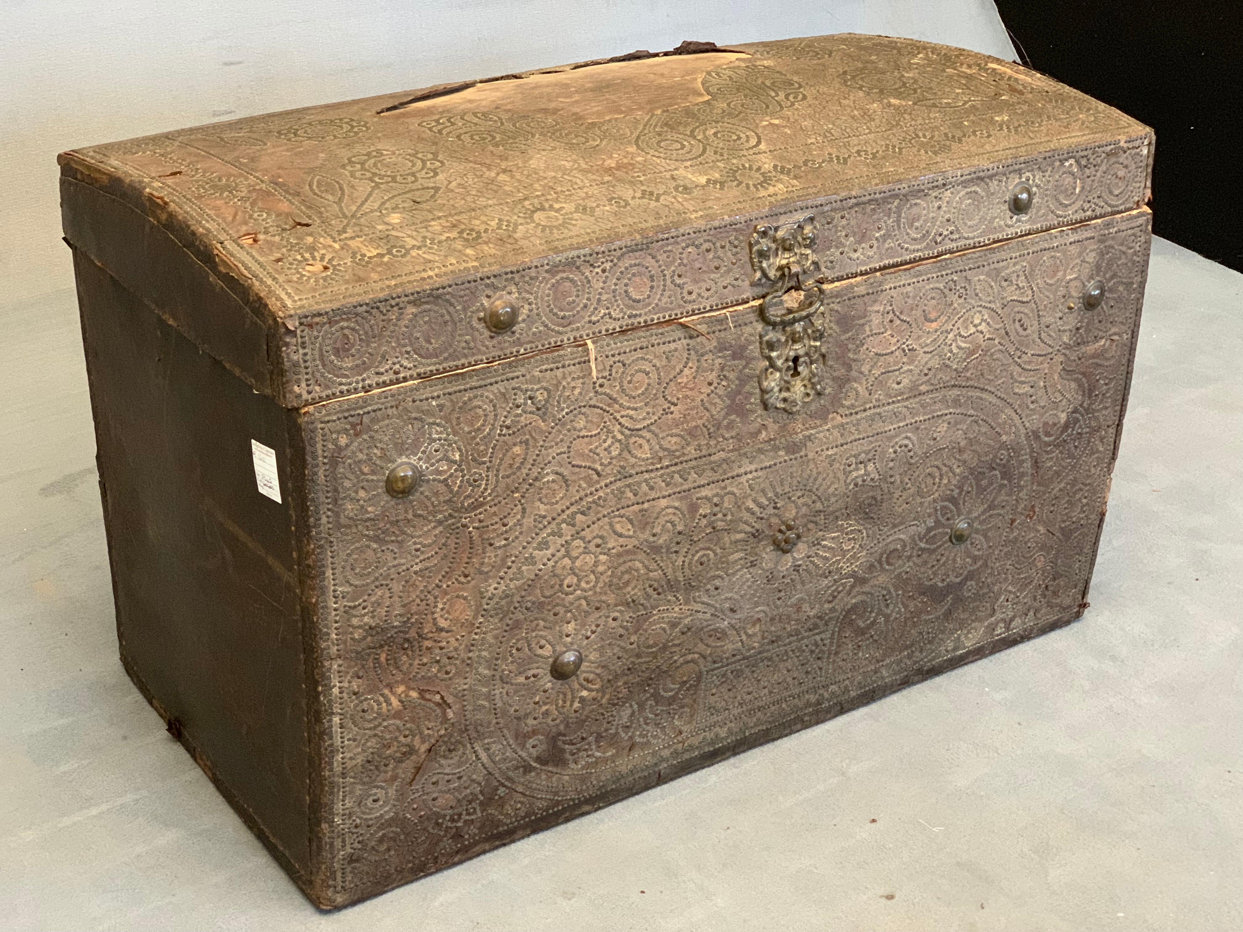 Leather and Oak Trunk with Studs of Spanish Origin from 1720 For Sale 10