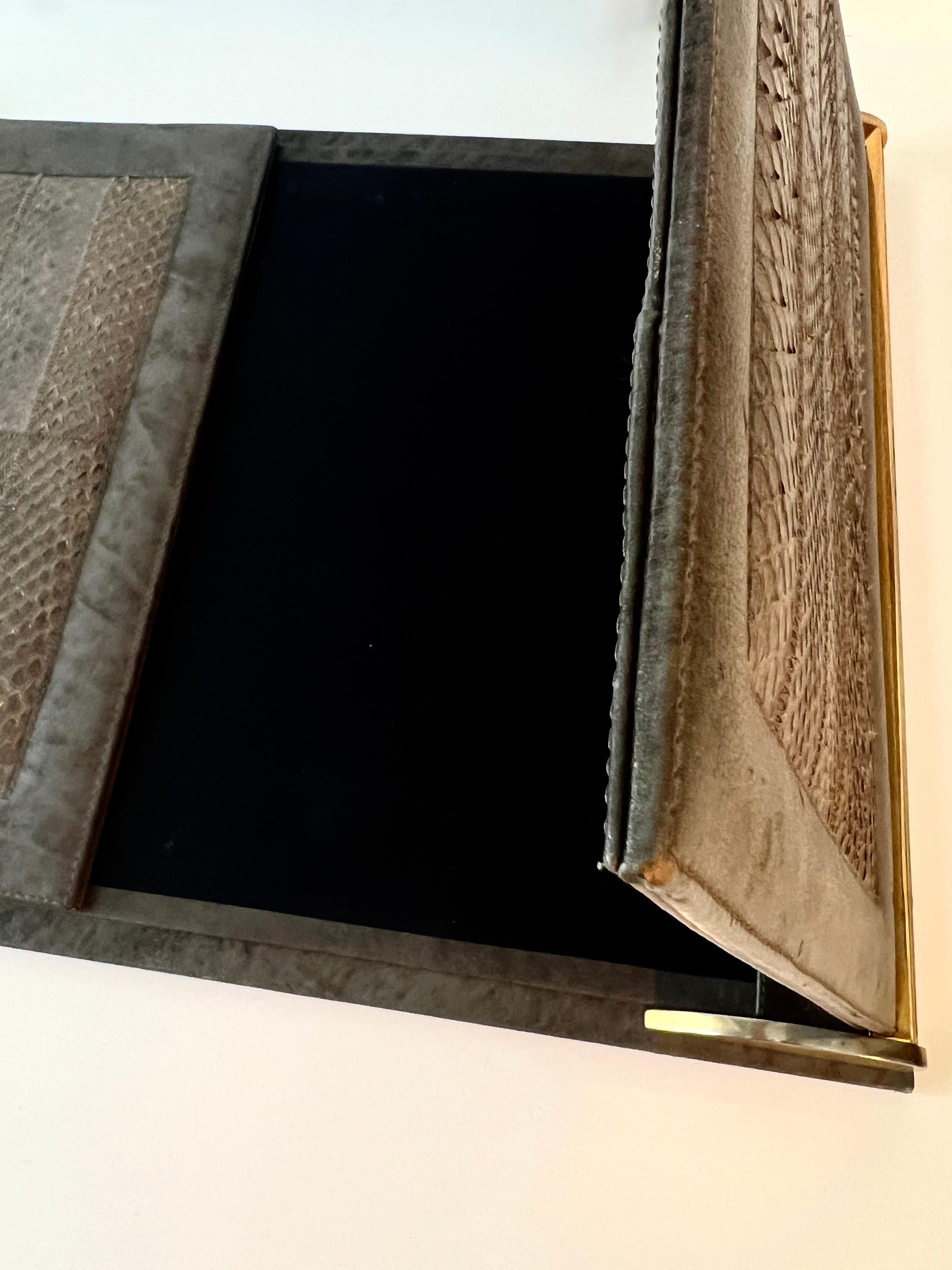Ottone Pelle e rettile messicano con finiture in ottone  Blotter pieghevole con tasche in vendita