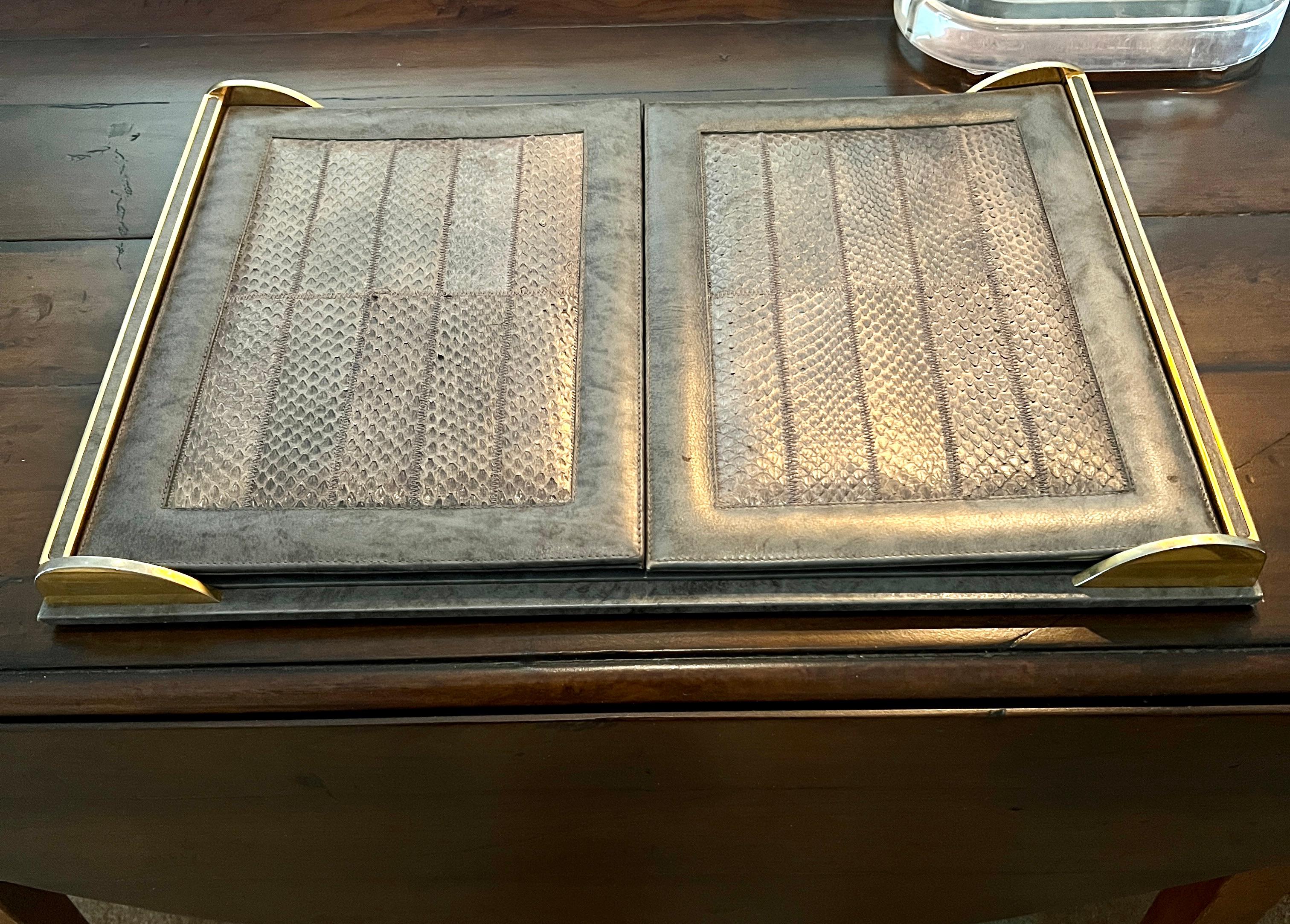 Pelle e rettile messicano con finiture in ottone  Blotter pieghevole con tasche in vendita 1