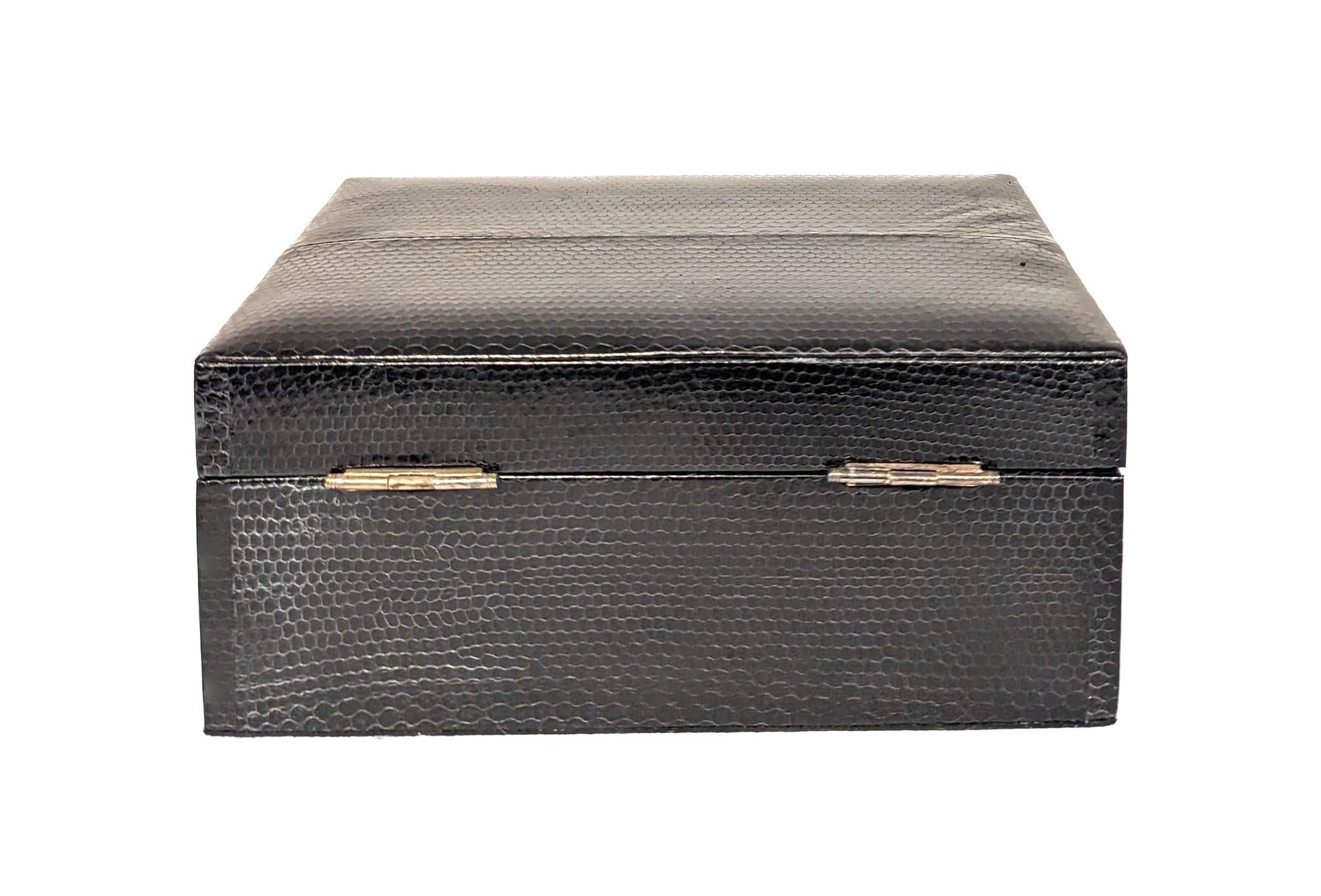 Caja decorativa de cuero y plata Campaña en venta