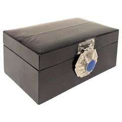 Caja decorativa de cuero y plata