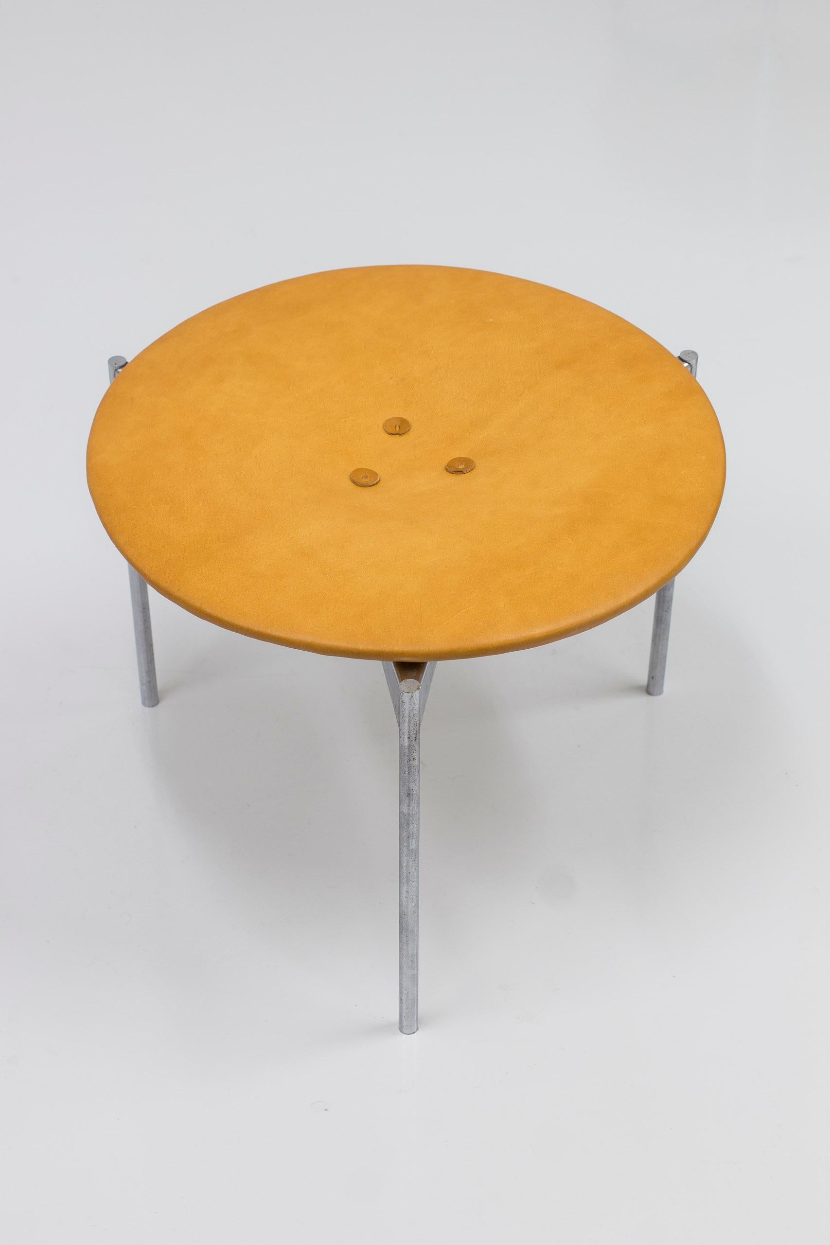 Leather and Steel Stools by Uno & Östen Kristiansson, Sweden, 1960s In Good Condition For Sale In Hägersten, SE