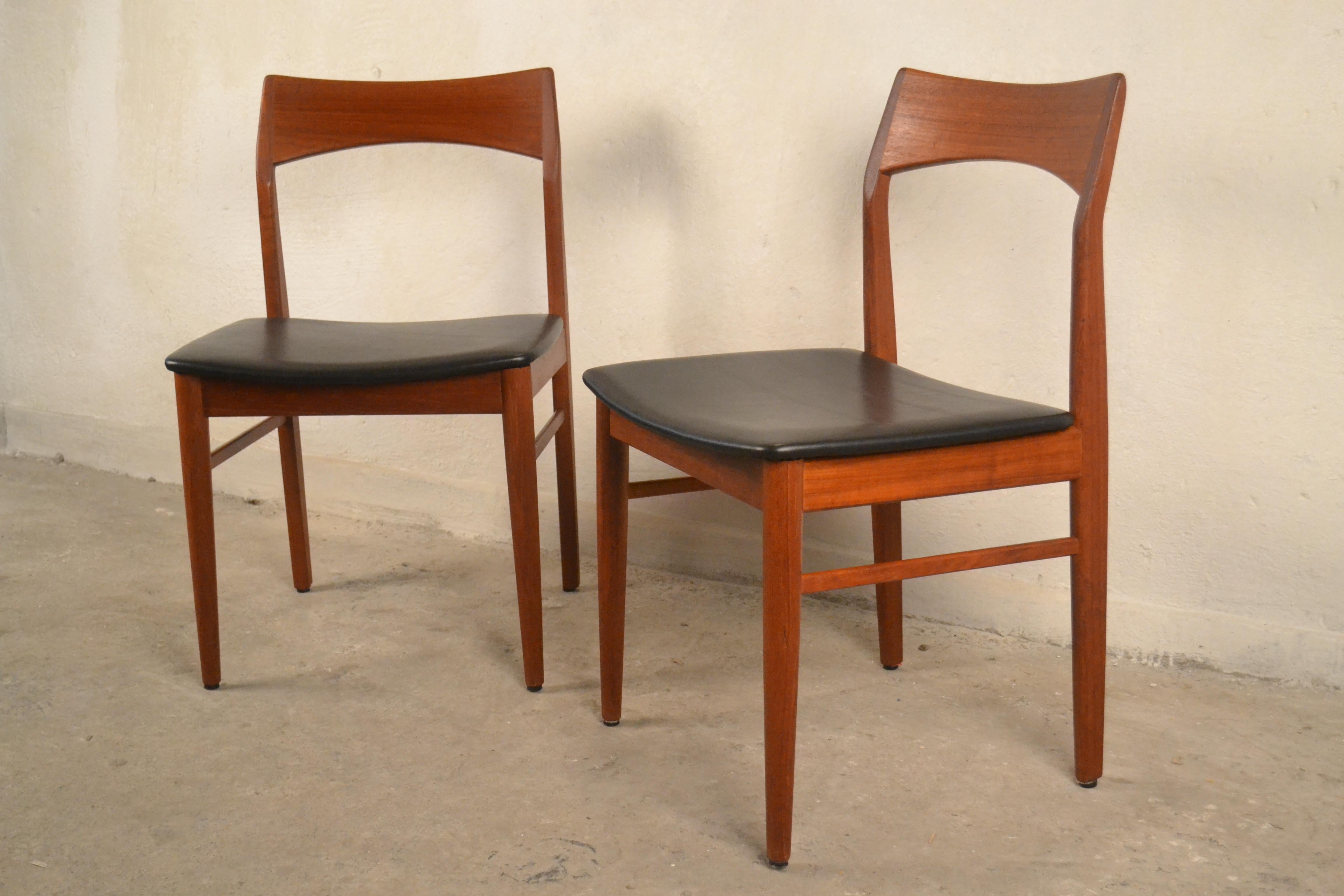 Mid-Century Modern Leather and Teak Chairs by Henning Kjærnulf for Vejle Mobelfabrik, 1960s For Sale