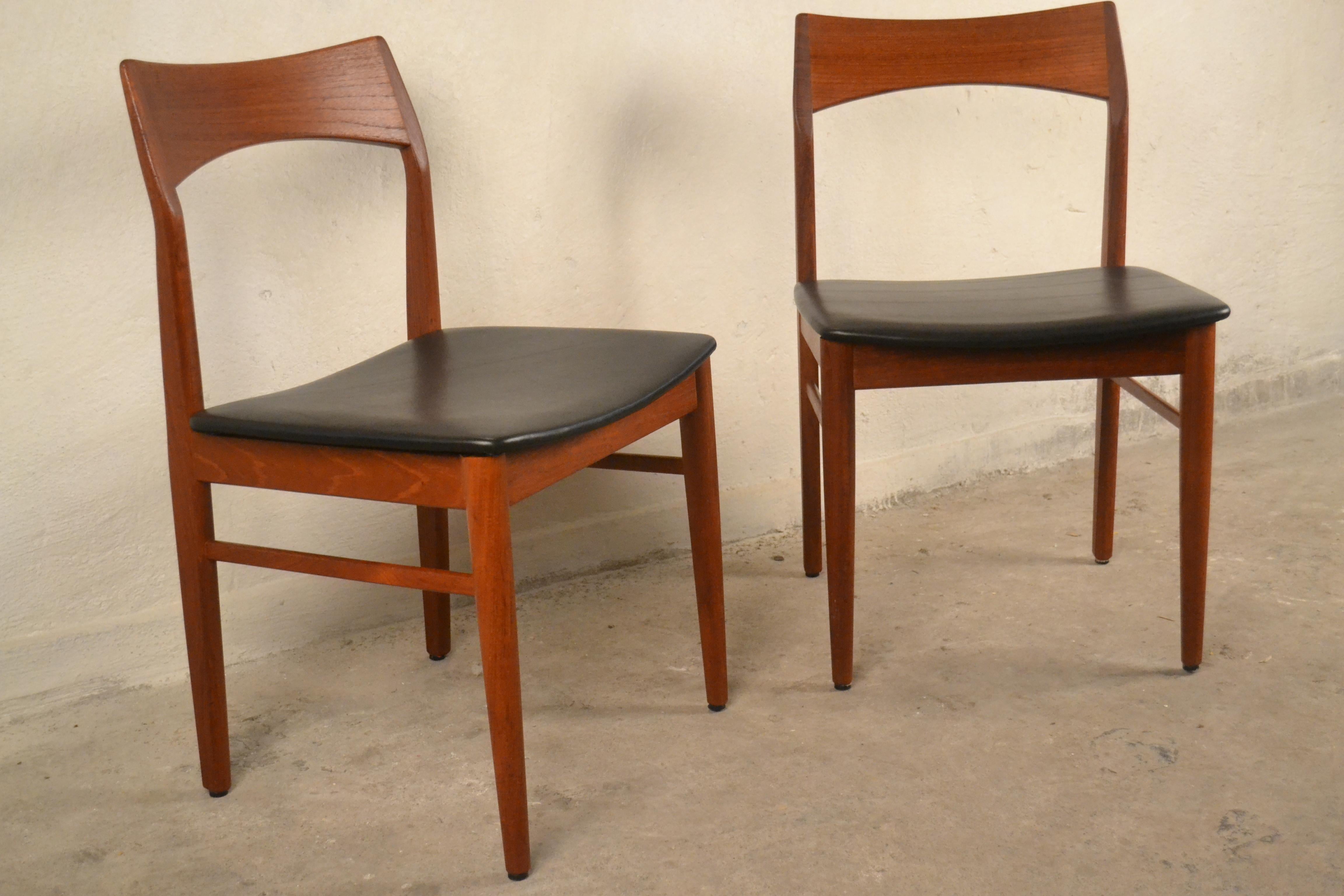 Danish Leather and Teak Chairs by Henning Kjærnulf for Vejle Mobelfabrik, 1960s For Sale