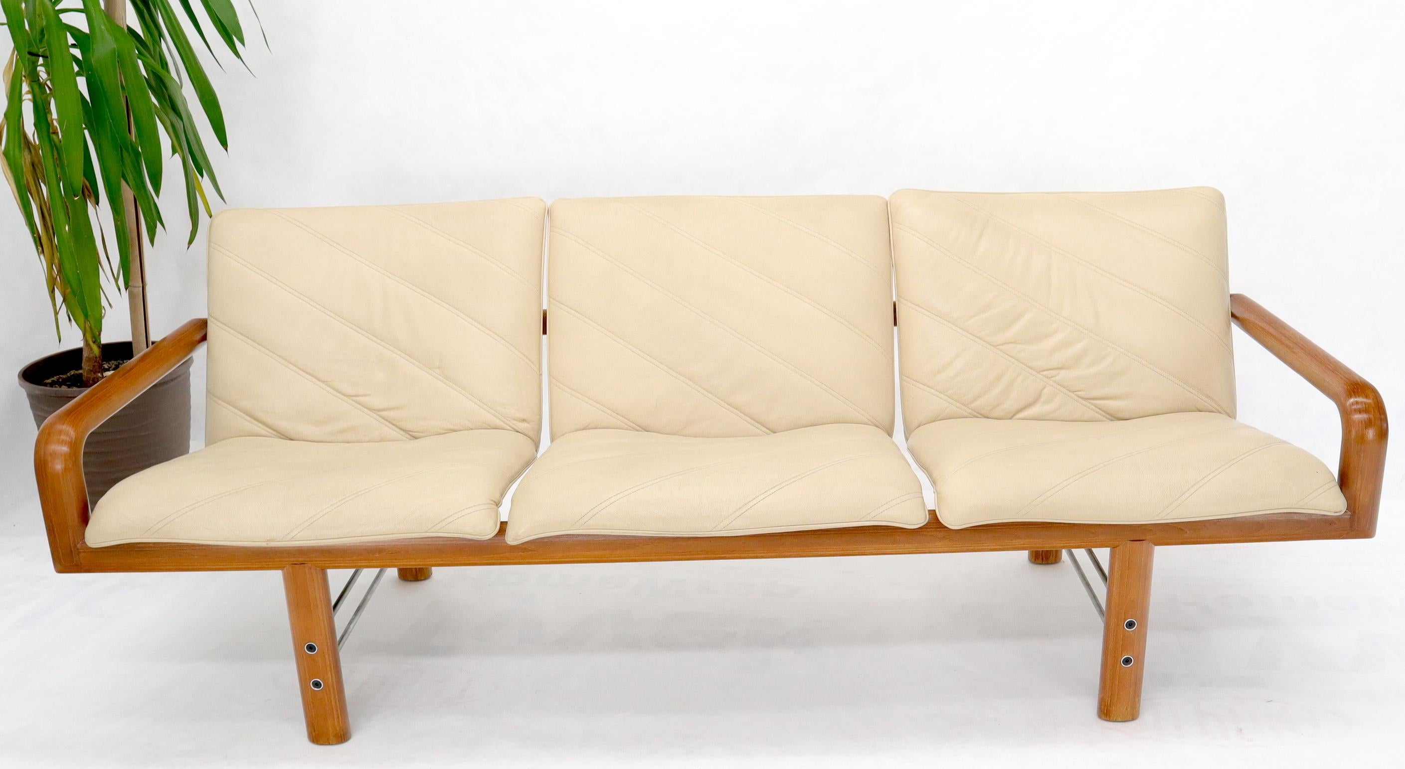 Mid-Century Modern Leather and Teak Midcentury Danish Modern Floating Sofa For Sale