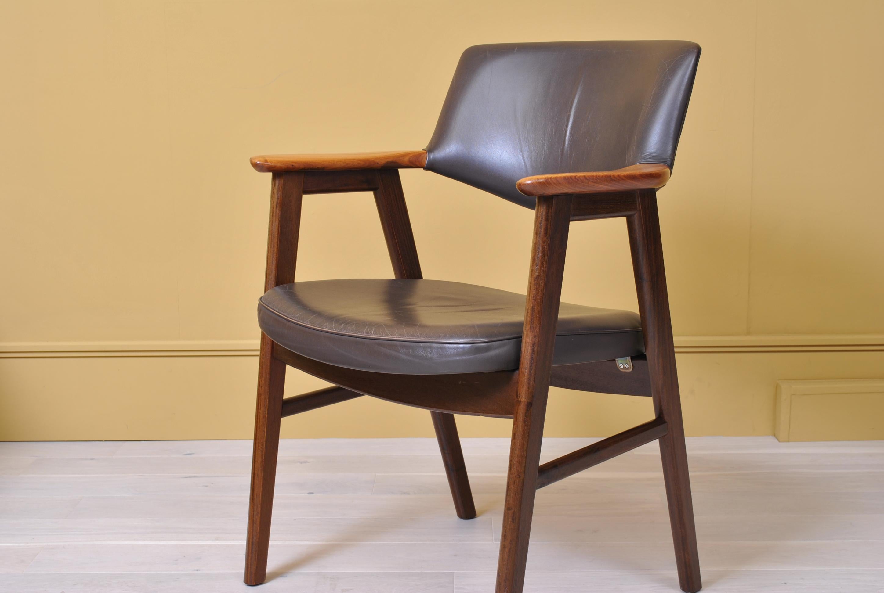 Leather and Walnut Erik Kirkegaard Desk Chair In Good Condition In London, GB