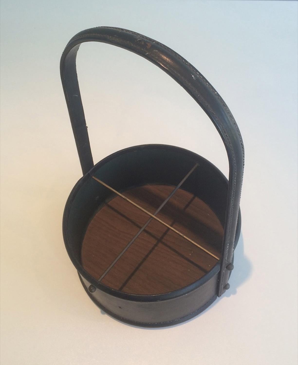 Leather and Wood Bottle Holder, in the Style of Jacques Adnet, French, 1950s In Good Condition For Sale In Marcq-en-Barœul, Hauts-de-France