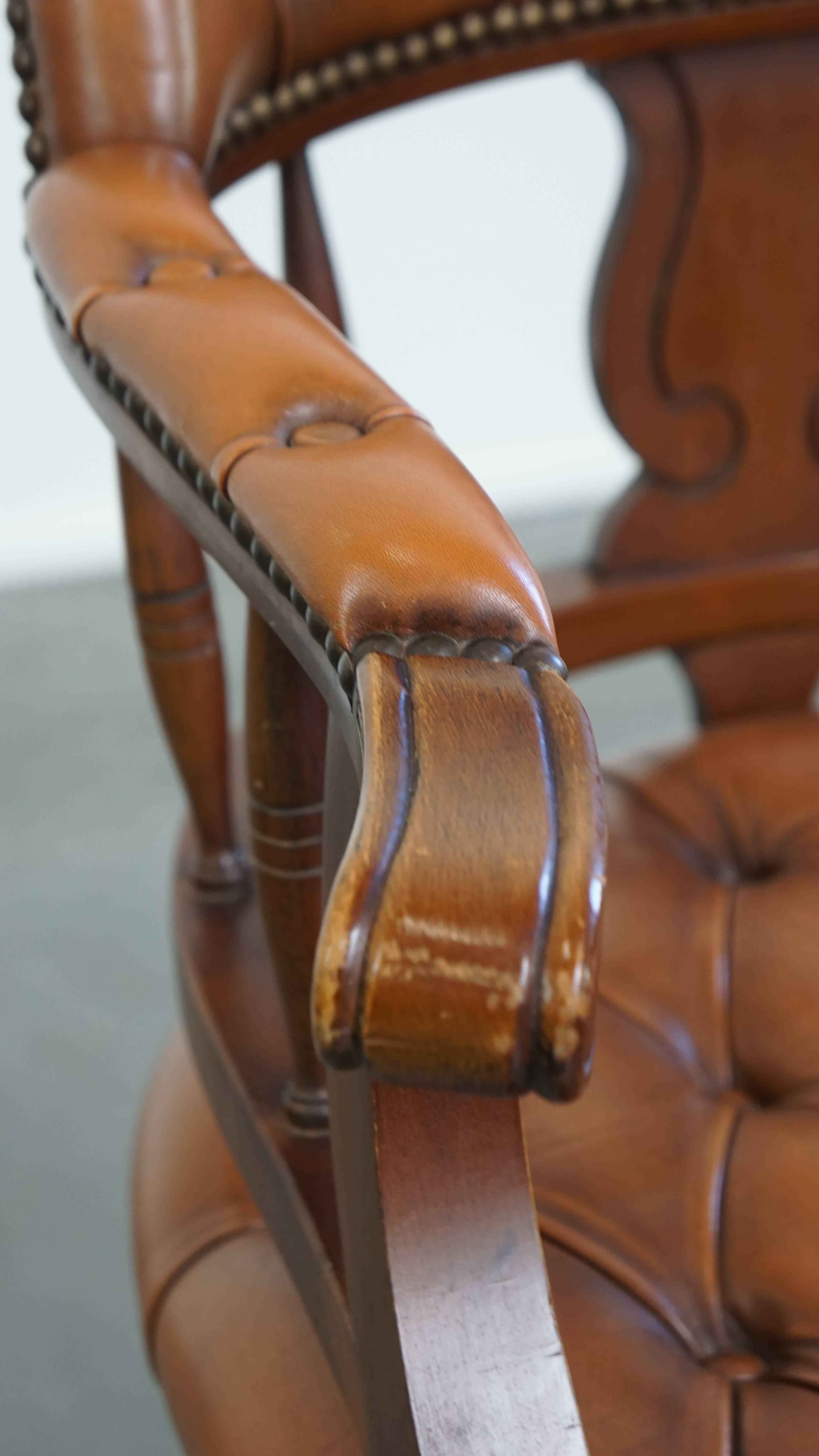 Chaise de bureau Chesterfield en cuir et Wood, de style anglais en vente 5